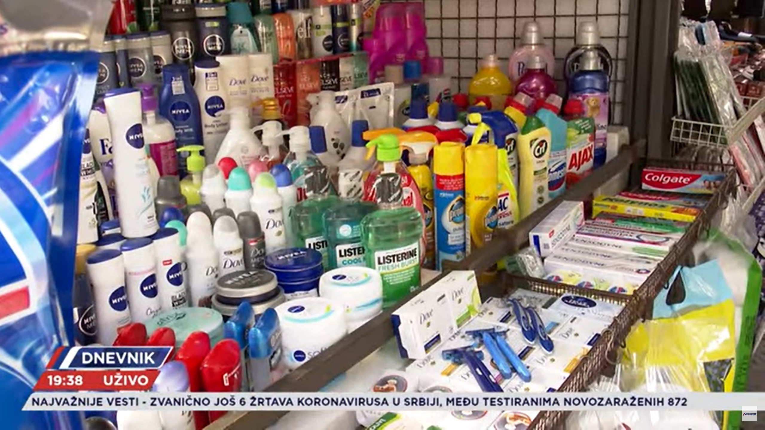 CENE
Od toalet papira do kafe, duplo jeftinije na pijaci, prilog emisija Dnevnik Foto: Dnevnik
hemija, rafovi, pijaca,