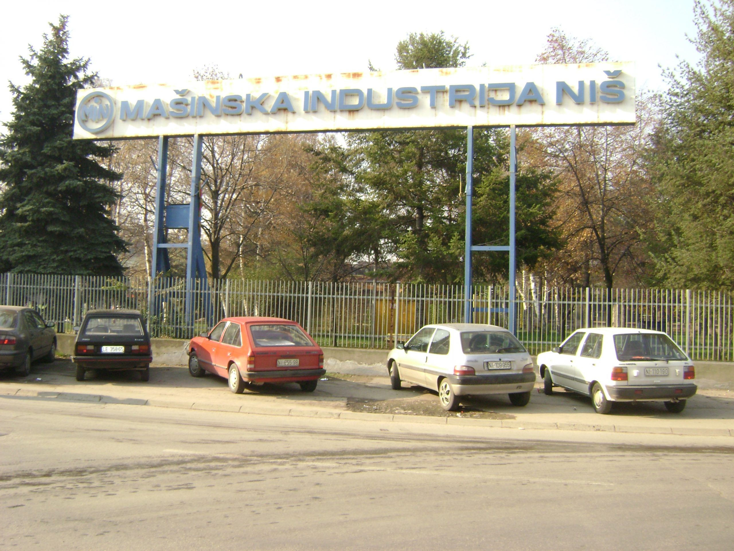 tekst o propadanju društvenih firmi Masinska industrija Niš MIN
iz moje arhive (2014. i 2015.), osim prve fotografije ona je nova