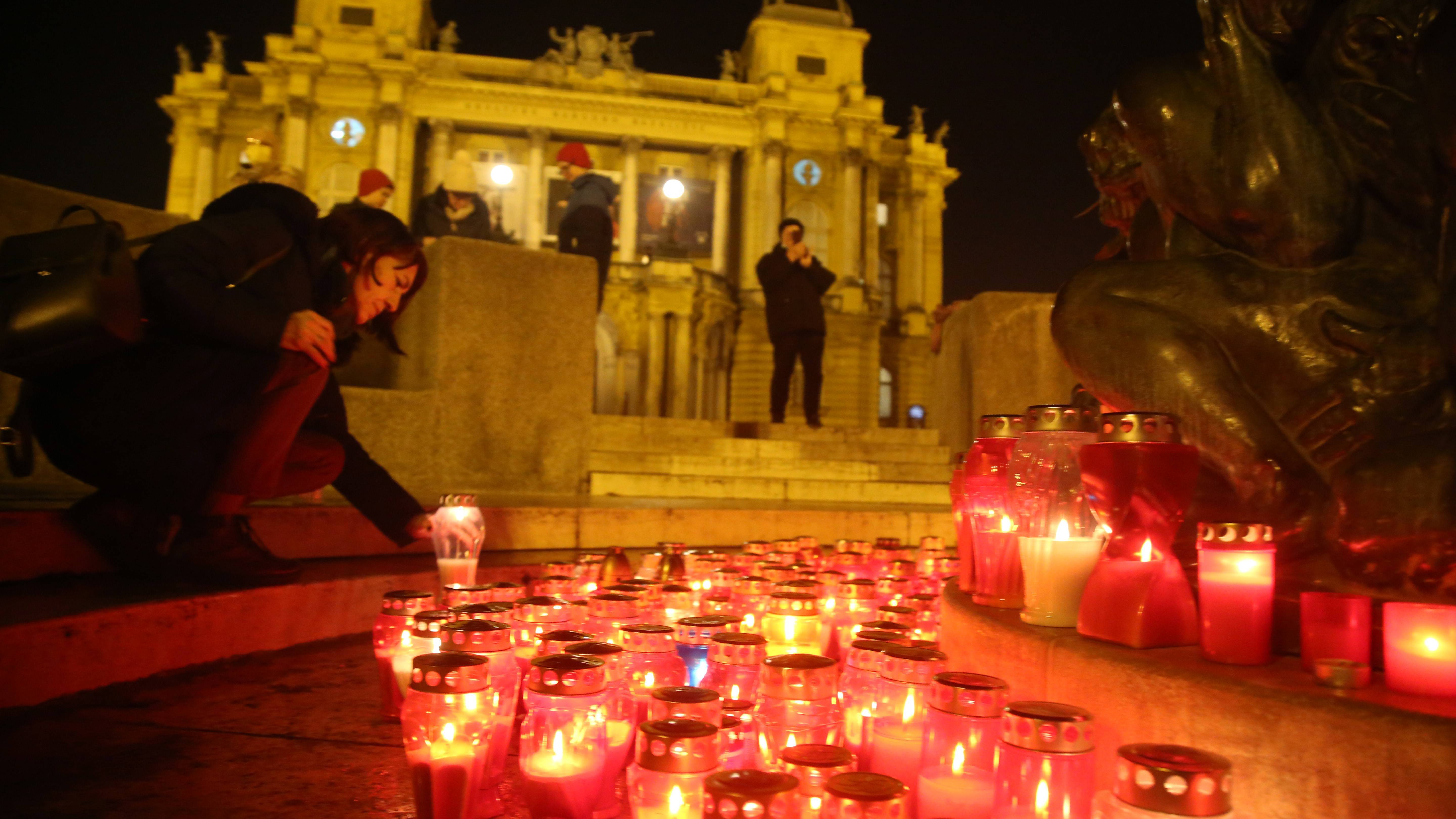 GRADJANI ZAGREBA ODAJU POSTU PREMINULOM AKIJU RAHIMOVSKOM