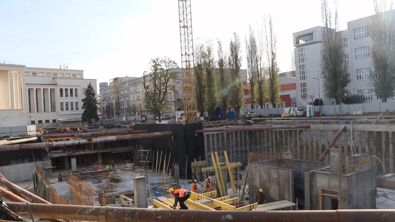 Radovi, gradilište, oštećena zgrada Banovine u Novom Sadu. Novi Sad Foto: 021.rs