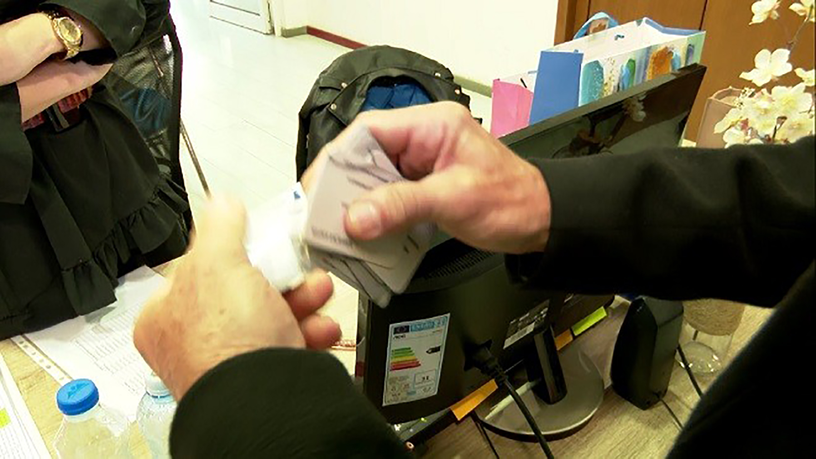 IMG-974e19156a7221a59b2483b044a5daf4-V