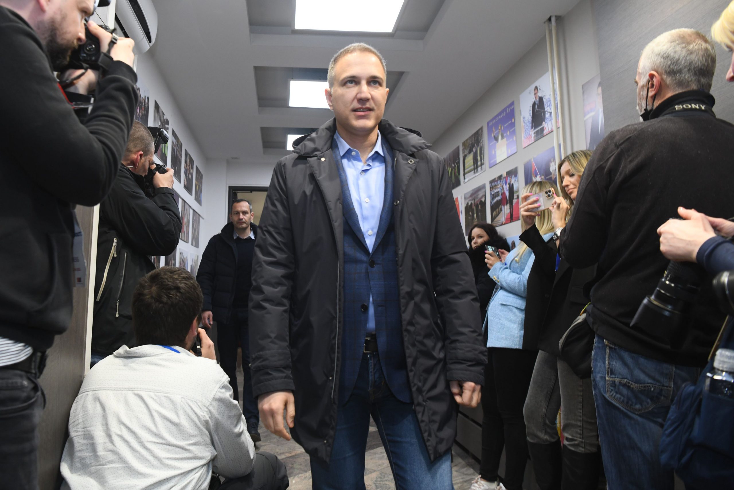 Beograd 03. april 2022. Lokalni beogradski, parlamentarni i predsednicki izbori u Srbiji, izborni stab SNS, Srpska napredna stranka, rezultati glasanja Foto: Goran Srdanov/Nova.rs