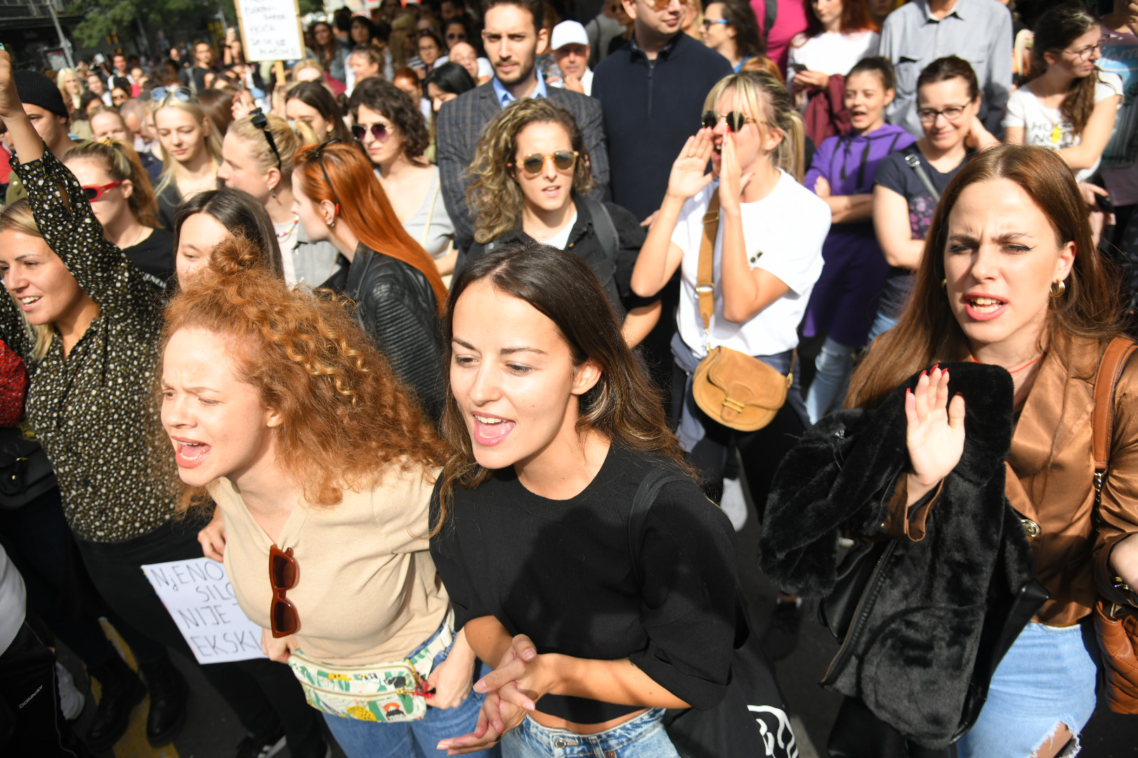 Beograd 01.10.2022. Protest žena, građana, gradjana ispred redakcije dnevnog lista, tabloida Informer Foto: Nemanja Jovanović/Nova.rs