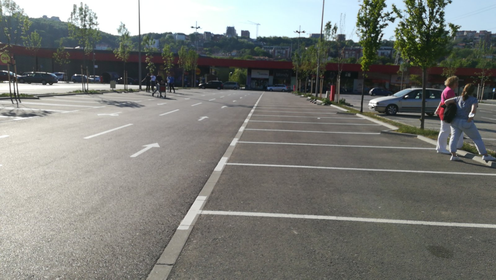 Beograd 11.05.2022. Tržni centar Big Rakovica, parking Foto: Anđela Krstović/Nova.rs