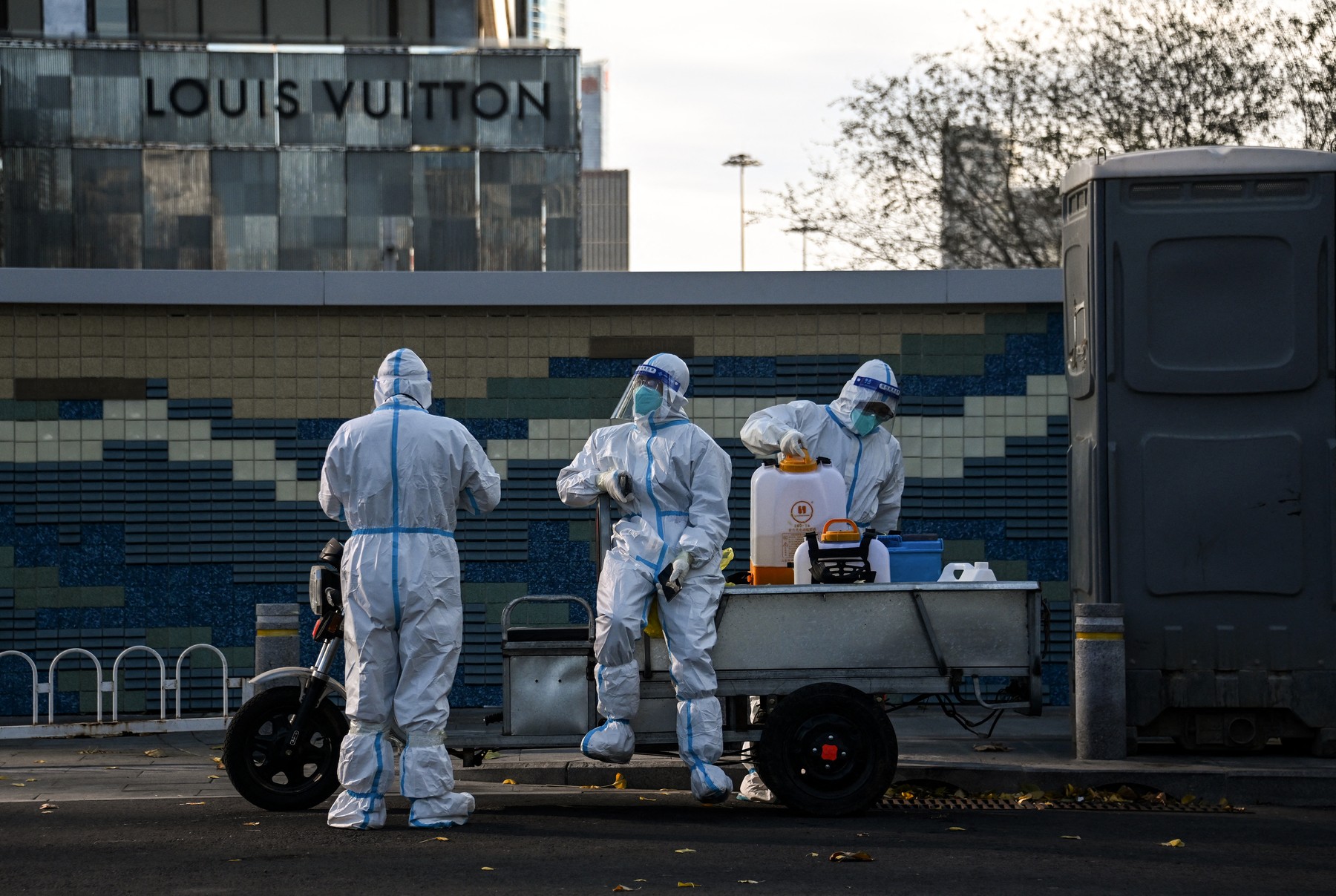 Workers wearing personal protective equipment (PPE) are seen along a street in Beijing on November 26, 2022.,Image: 740286991, License: Rights-managed, Restrictions: , Model Release: no, Credit line: Noel CELIS / AFP / Profimedia