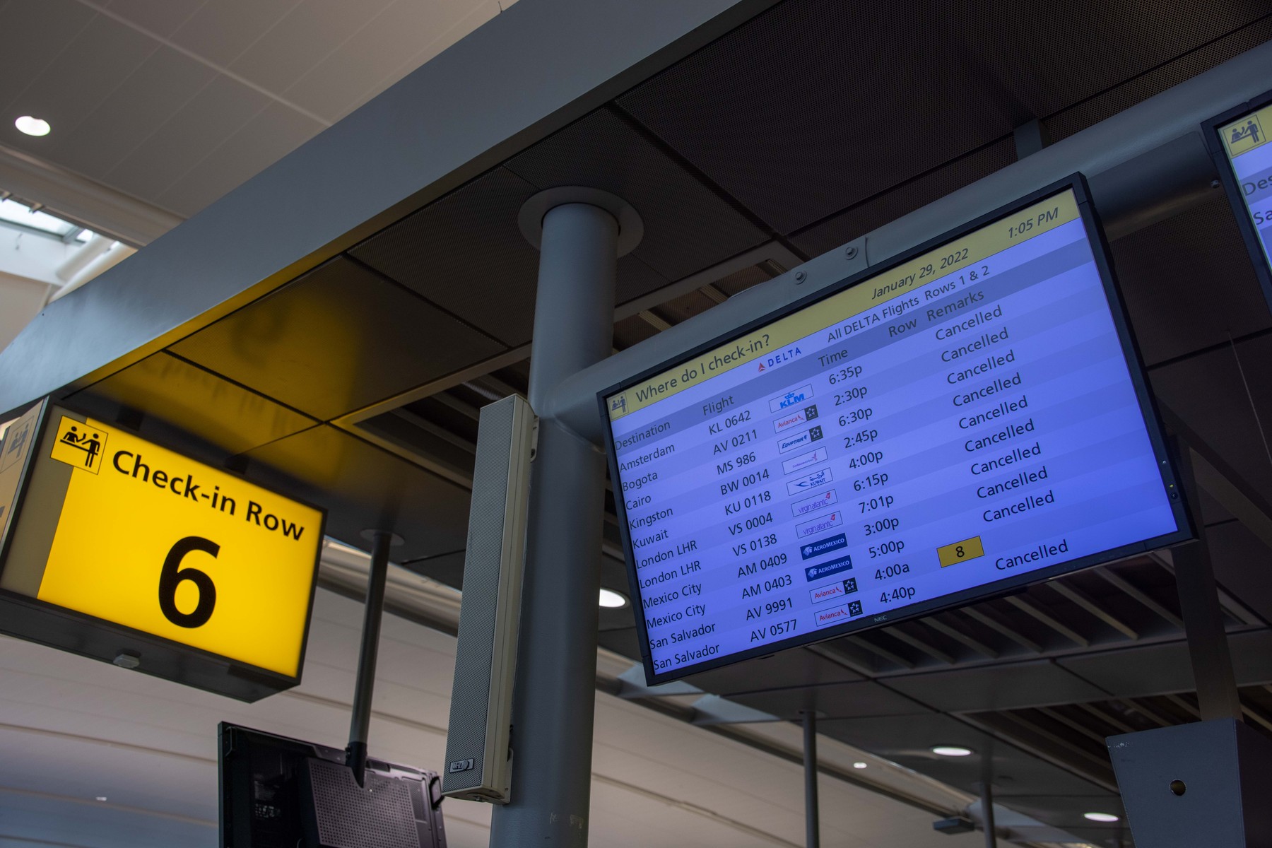U.S. NEW YORK WINTER STORM FLIGHTS CANCELLATION