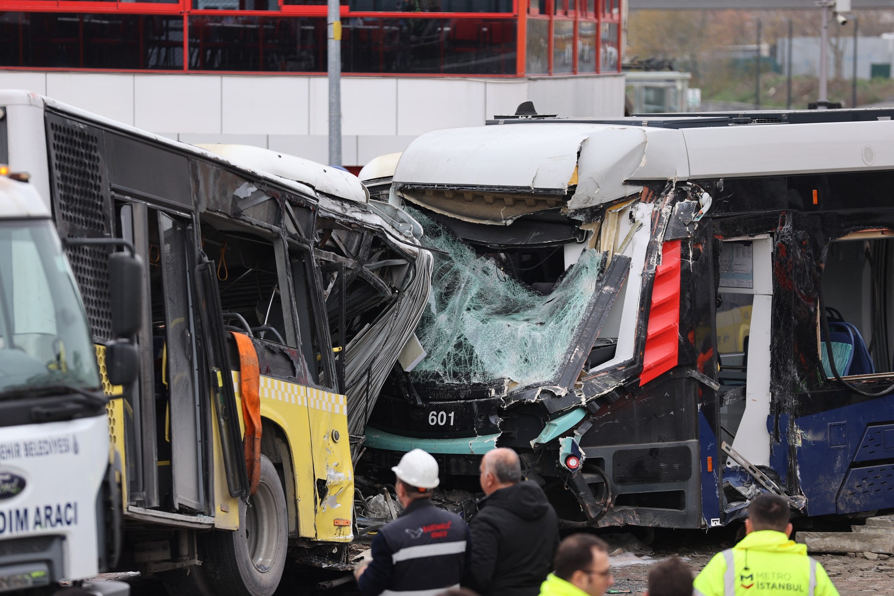 Istanbul's Alıbeykoy witnessed collision between tram and IETT bus