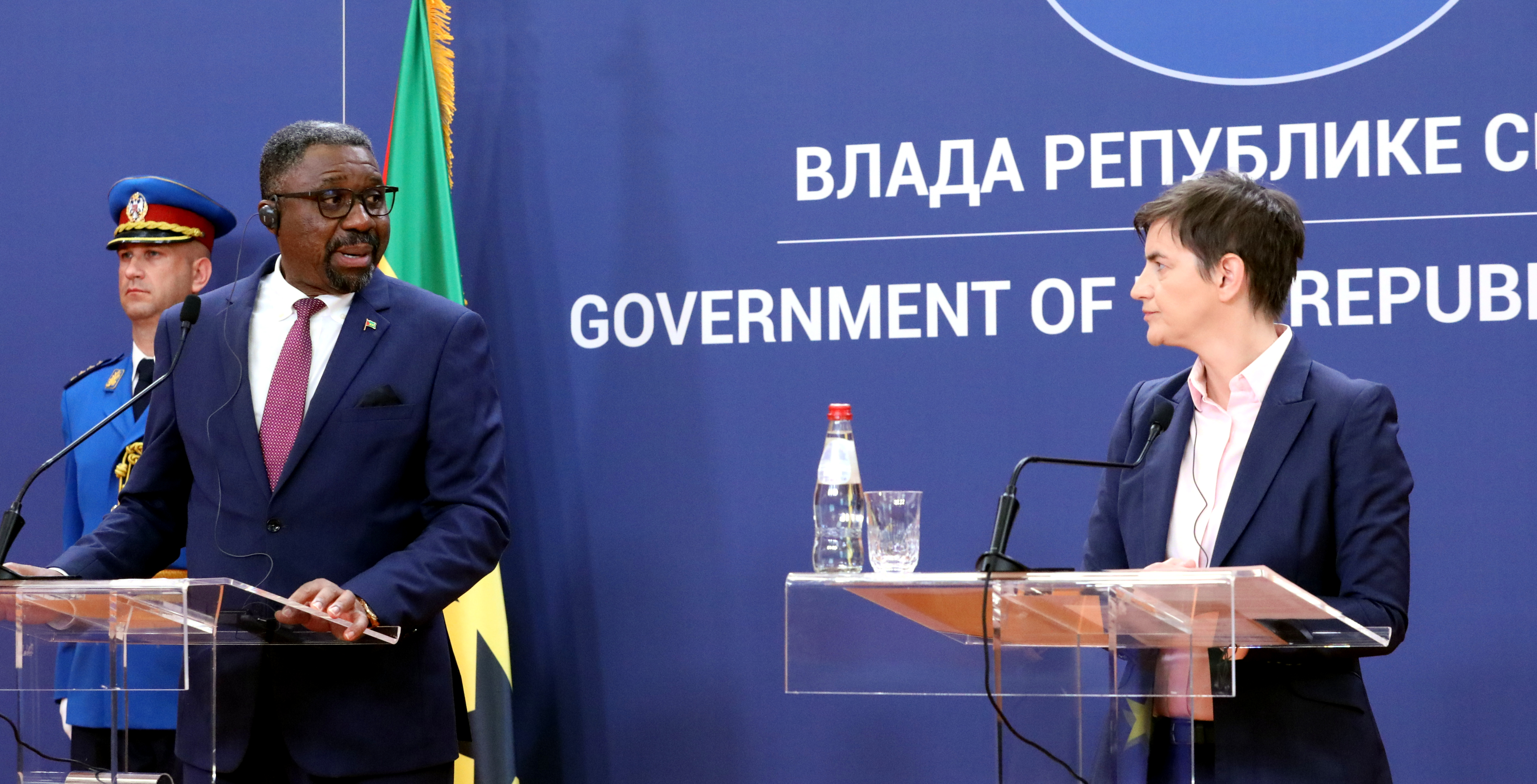 ZORZ BOM ZEZUS, ANA BRNABIC