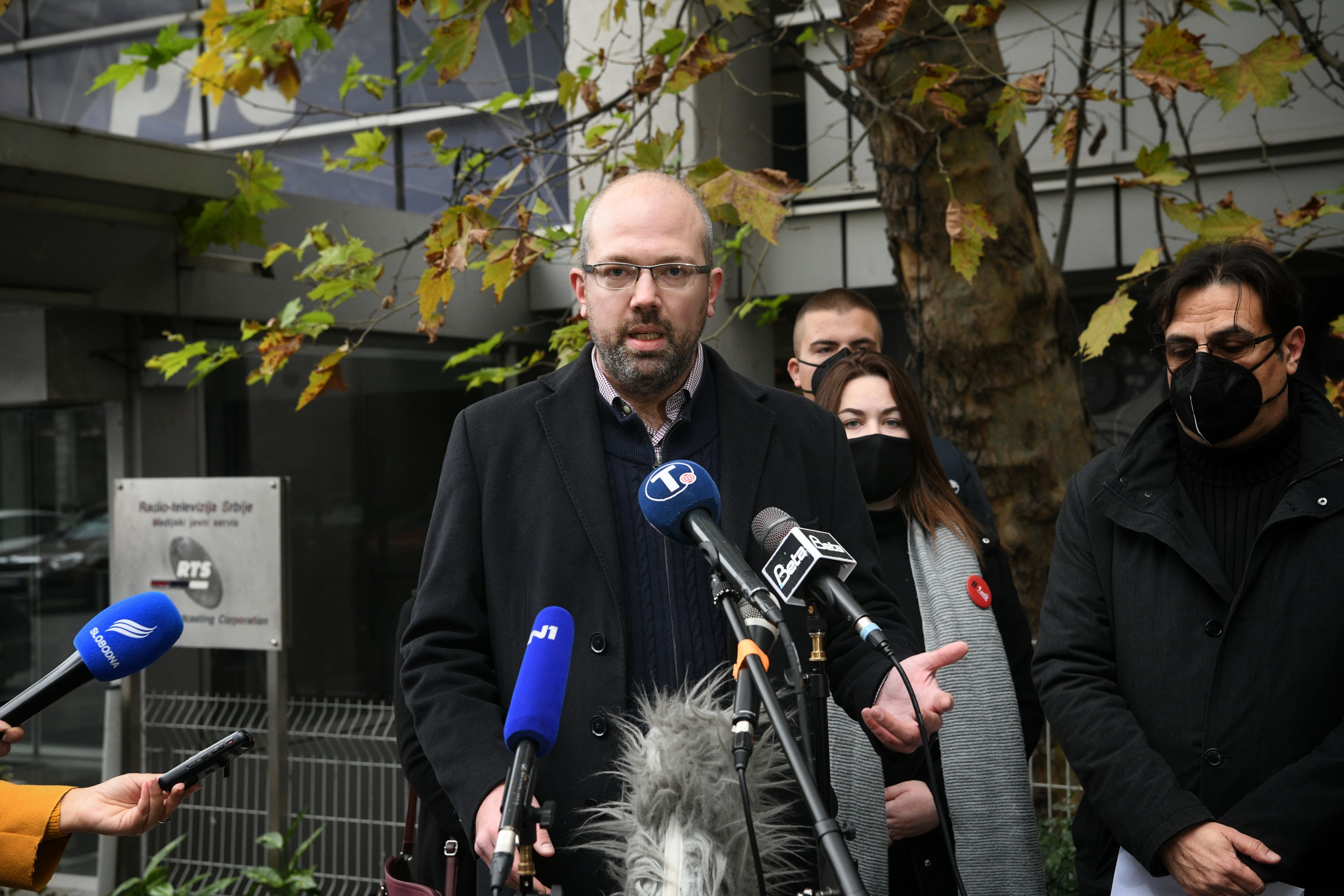 Beograd, 12.11.2020. RTS, Opozicija predaje zahtev za gostovanje na RTS u, Miloš Jovanović, Aris Movsesijan, Konstantin Samofalov Foto: Filip Krainčanić/Nova.rs