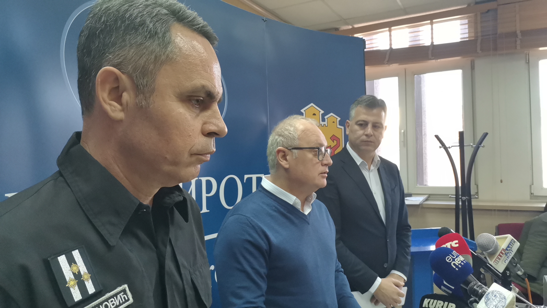 Pirot, 26.12.2022. Izlivanje amonijaka, konferencija za novinare, kzn. Boban Stevanović, zamenik načelnika sektora za vanredne situacije. Vladan Vasić, gradonačelnik Pirota i Goran Vesić Foto: Miljana Isailović/Nova.rs
