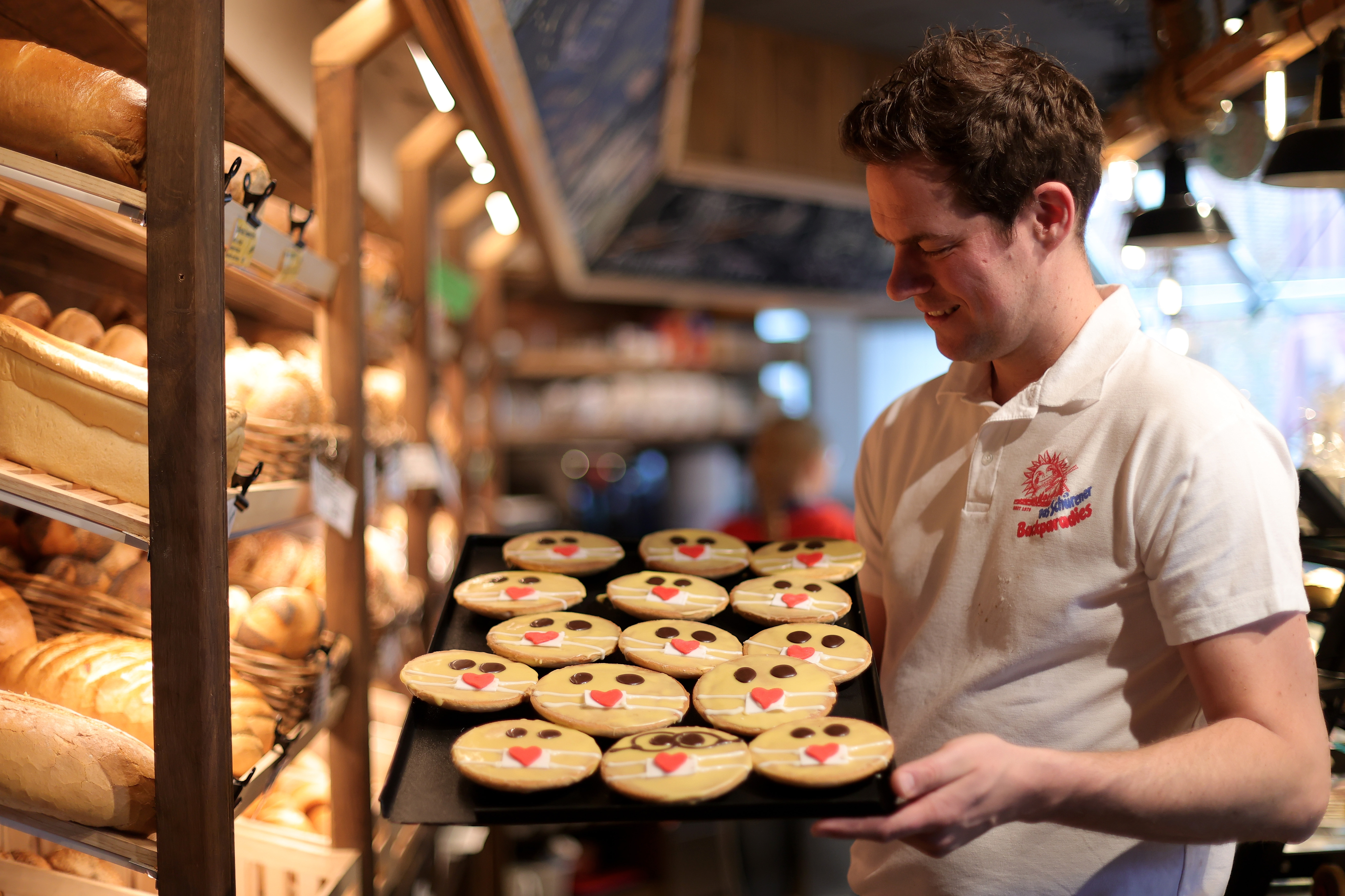 A German bakery produces toilet paper shaped cakes preduzetnici pekara
