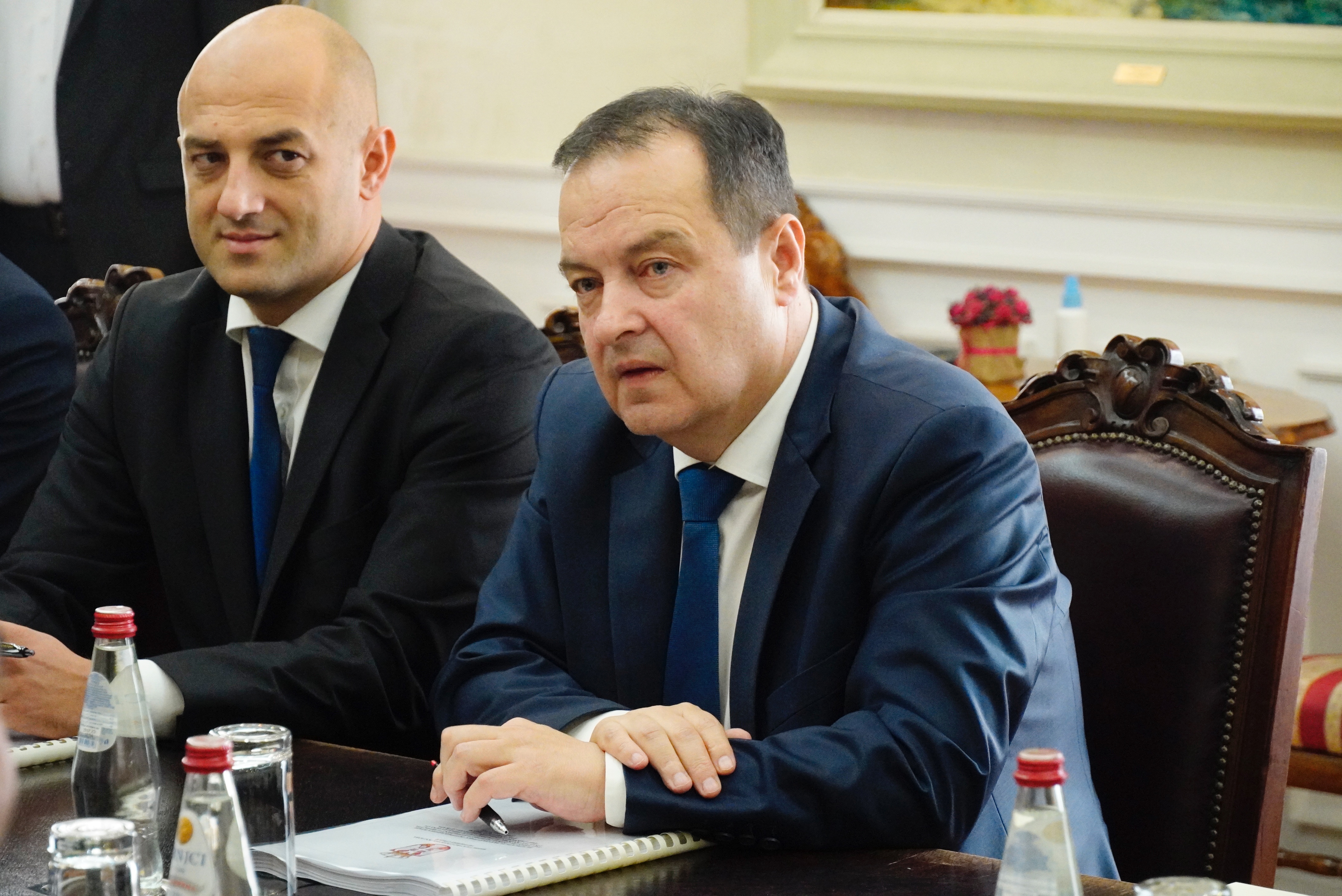 Beograd, 1. novembra 2022.- Prvi potpredsednik Vlade i ministar spol?nih poslova Ivica Dacic sastao se sa ambasadorom Sjedinjenih Americkih Drzava u Republici Srbiji Kristoferom Hilom.  FOTO TANJUG/ VLADIMIR SPORCIC/ bs