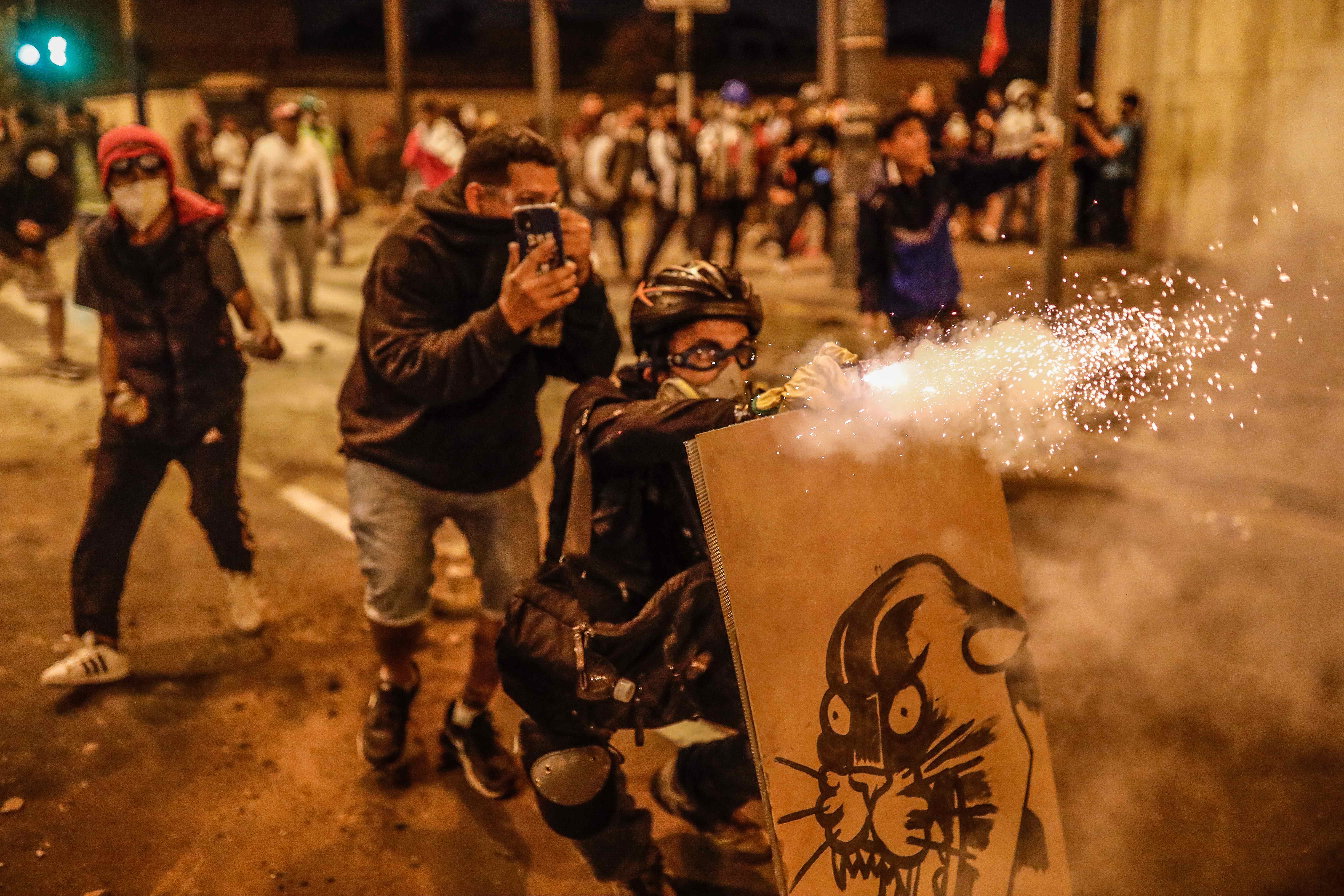 Clashes between police and protesters in Lima