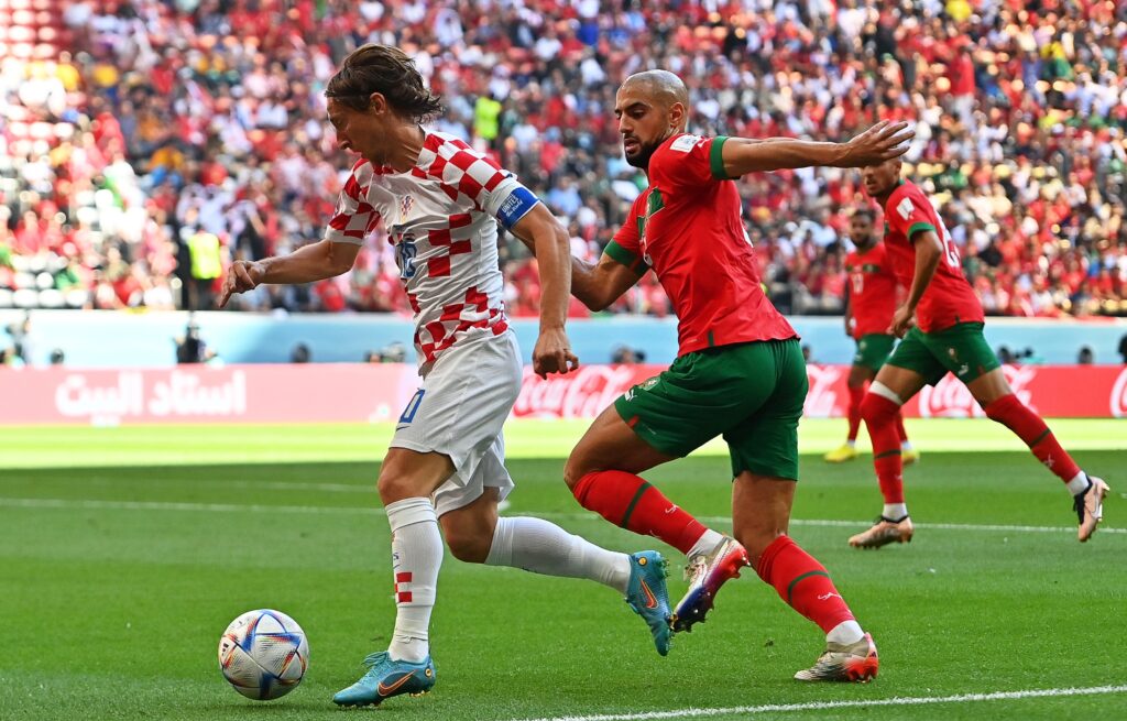 epa10321958 Sofyan Amrabat (R) of Morocco in action against Luka Modric (L) of Croatia during the FIFA World Cup 2022 group F soccer match between Morocco and Croatia at Al Bayt Stadium in Al Khor, Qatar, 23 November 2022.  EPA-EFE/Noushad Thekkayil