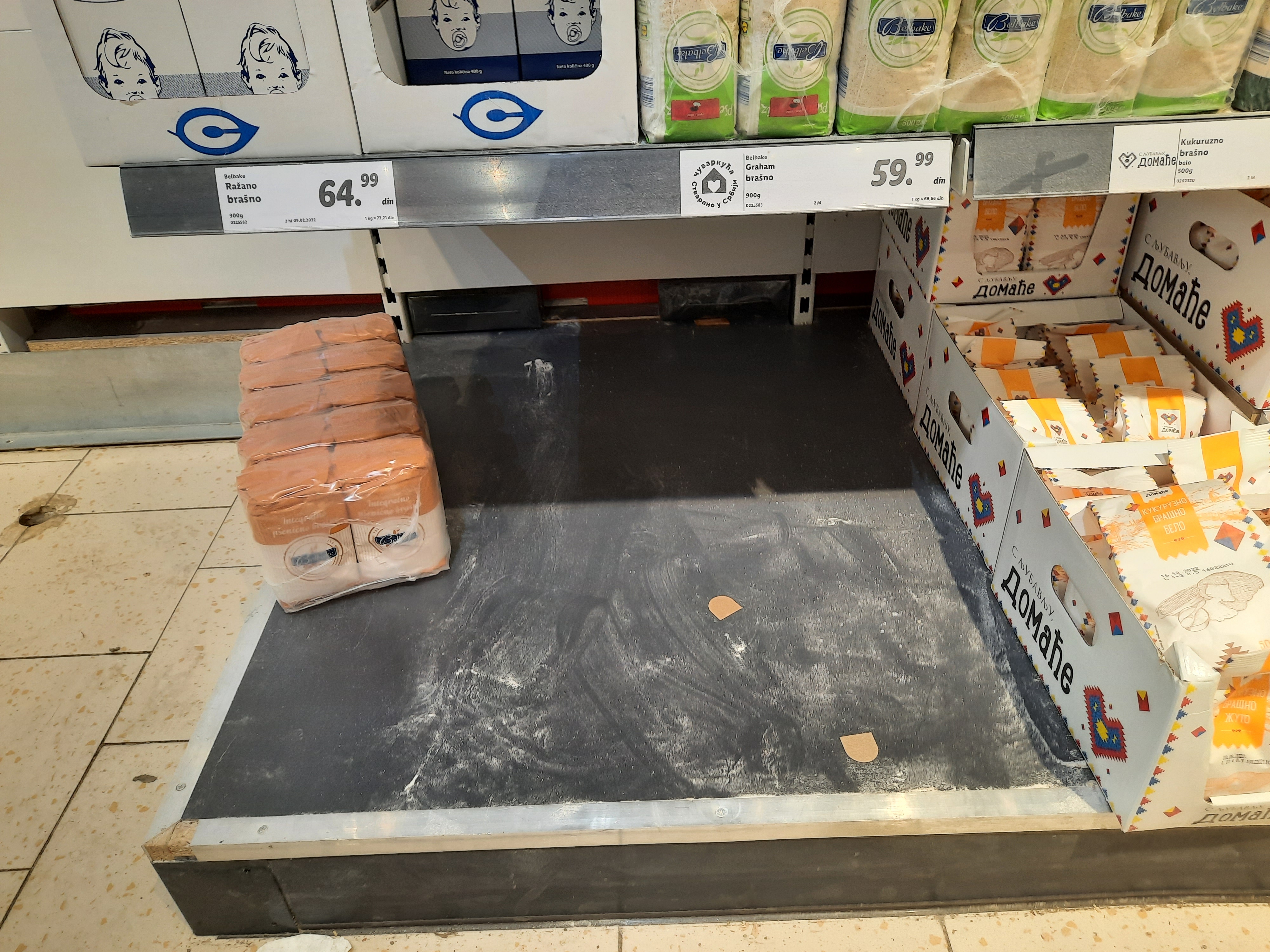 Užice, prodavnica, brašno, ulje, šećer, nestašica, kupovina, zalihe, prazni rafovi, prazan raf Foto: Slavica Panić/Nova.rs