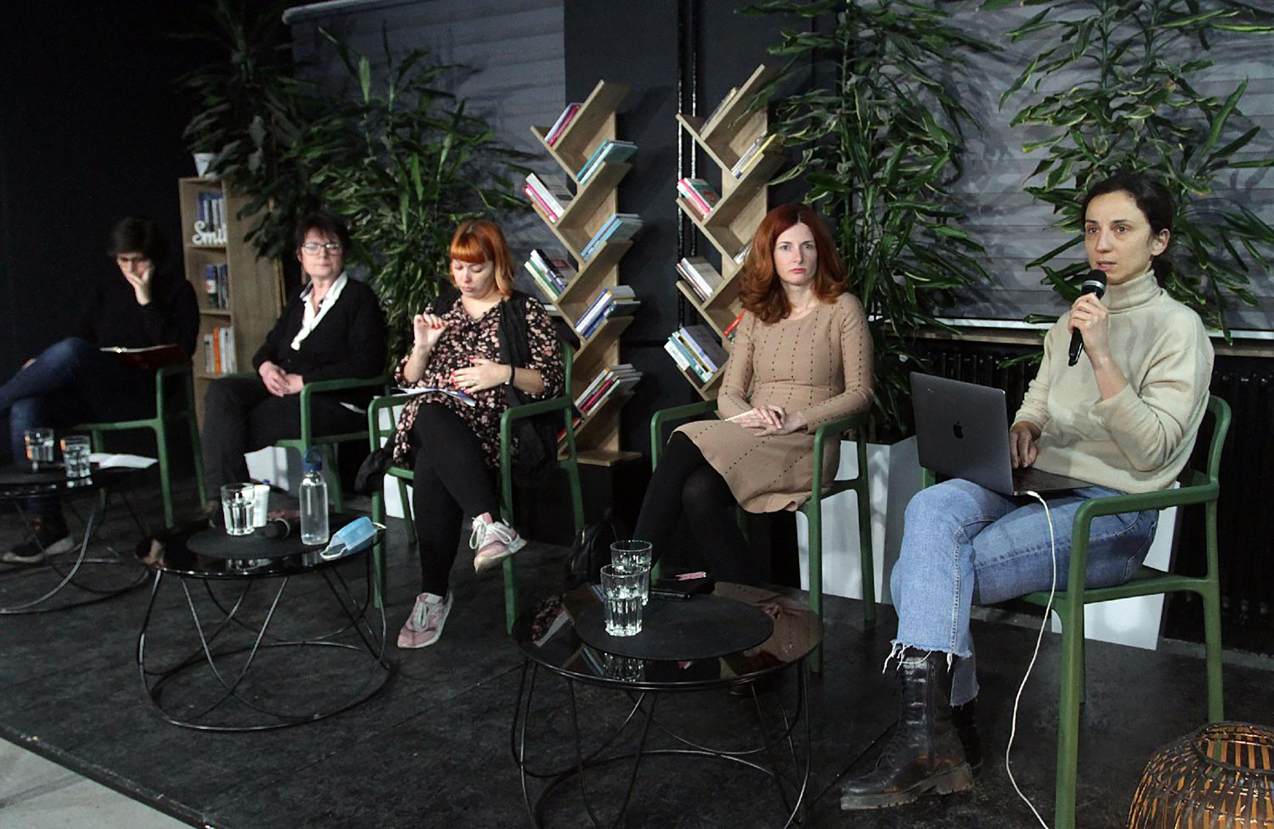 Mesto:  Beograd
Datum: Tue Mar 01 20:09:25 CET 2022
Dogadjaj: DRUŠTVO - Tribina: Radna prava žena u Srbiji, u organizaciji Političke platforme Solidarnost i koalicije "Moramo".
Fotoreporter: Aleksandar Barda
Izvor: FoNet