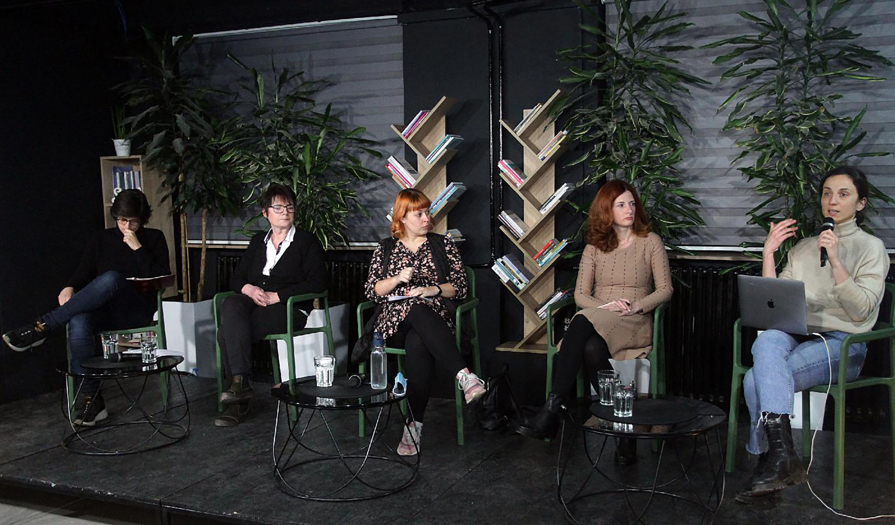 Mesto:  Beograd
Datum: Tue Mar 01 20:08:25 CET 2022
Dogadjaj: DRUŠTVO - Tribina: Radna prava žena u Srbiji, u organizaciji Političke platforme Solidarnost i koalicije "Moramo".
Fotoreporter: Aleksandar Barda
Izvor: FoNet