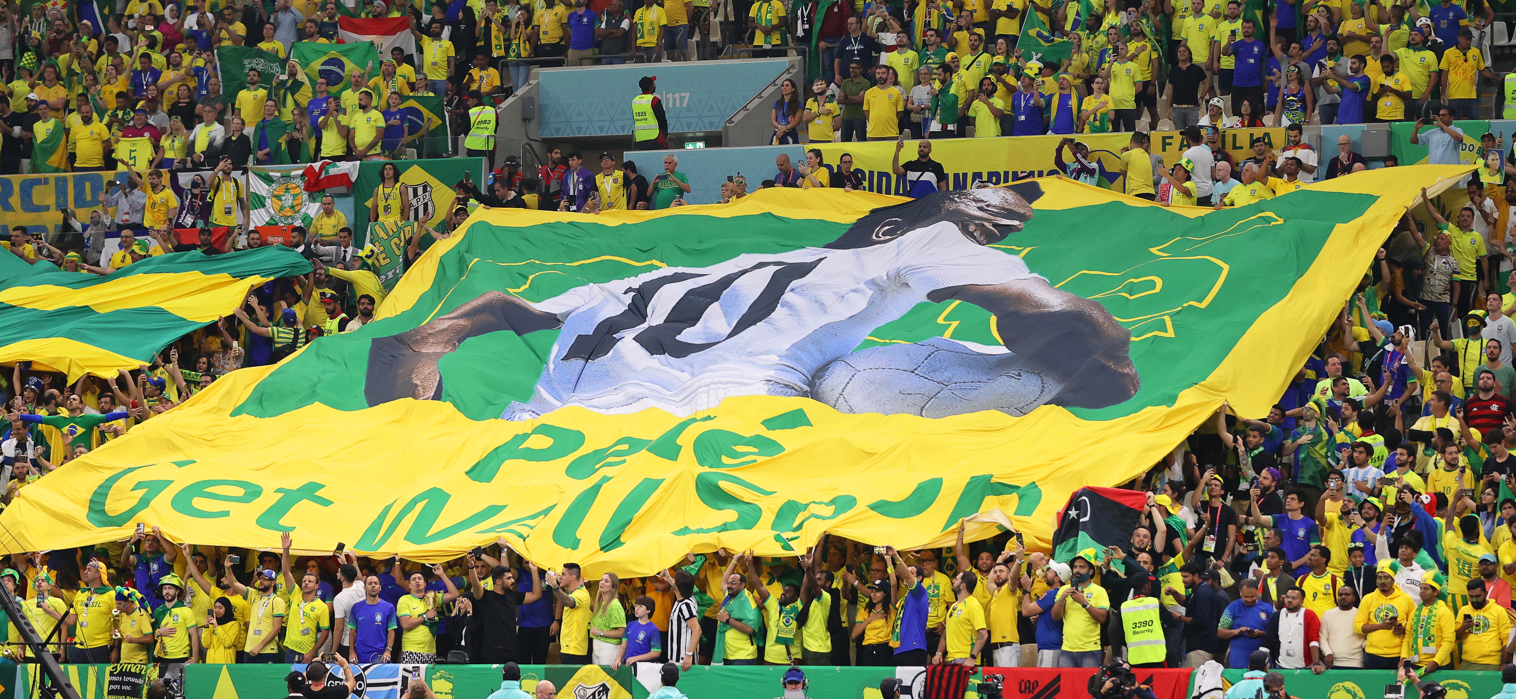epa10344966 Fans of Brazil wave a huge banner supporting Brazilian soccer legend Pele prior to the FIFA World Cup 2022 group G soccer match between Cameroon and Brazil at Lusail Stadium in Lusail, Qatar, 02 December 2022.  EPA-EFE/Abedin Taherkenareh