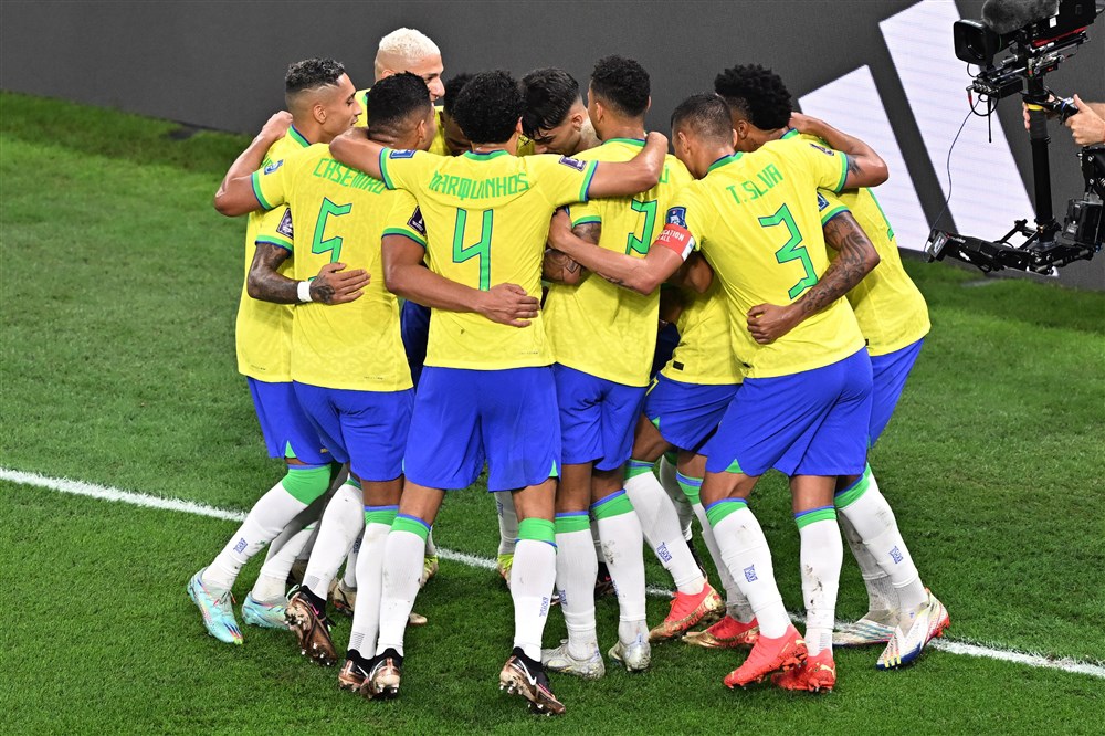 epa10350523 Lucas Paqueta of Brazil celebrates scoring the 4-0 goal with his teammates during the FIFA World Cup 2022 round of 16 soccer match between Brazil and South Korea at Stadium 974 in Doha, Qatar, 05 December 2022.  EPA-EFE/Noushad Thekkayil