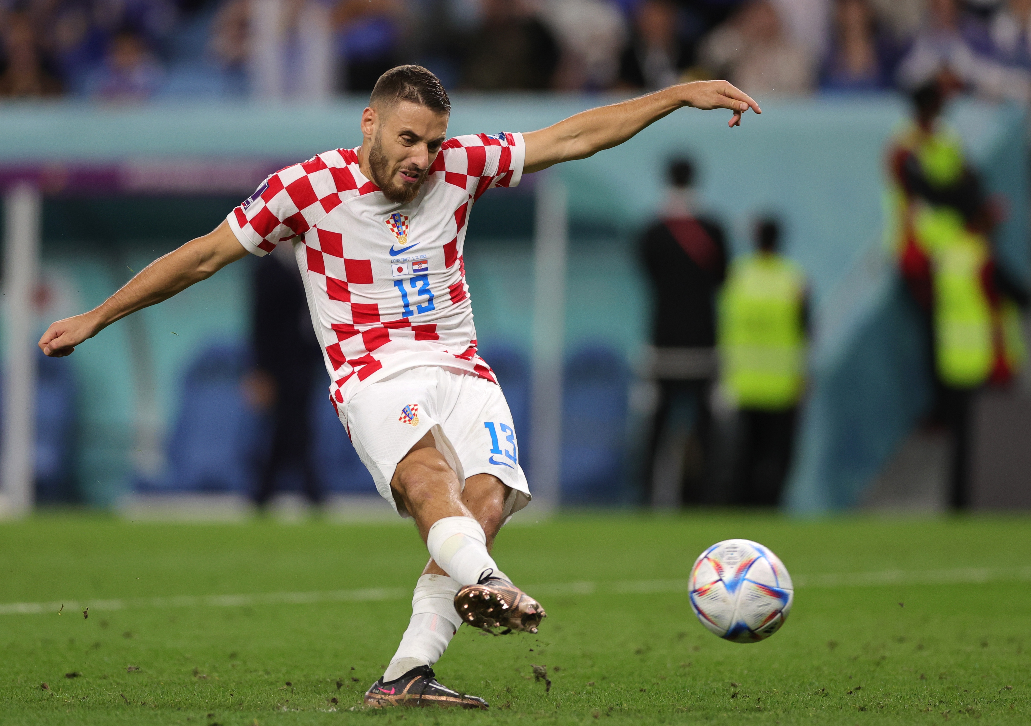 epa10350078 Nikola Vlasic of Croatia scores during the penalty shoot-out of the FIFA World Cup 2022 round of 16 soccer match between Japan and Croatia at Al Janoub Stadium in Al Wakrah, Qatar, 05 December 2022.  EPA-EFE/Abir Sultan