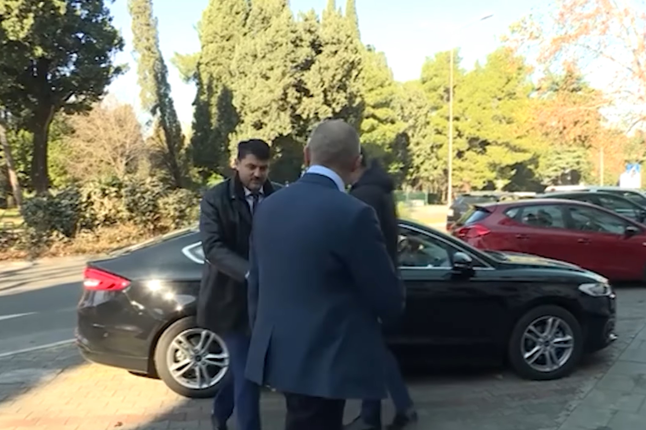 Naslov: PKG VLADIMIR BOŽOVIĆ (NEMANJA) – Vladimir Božović: Bivši ambasador na ambasadorskoj plati