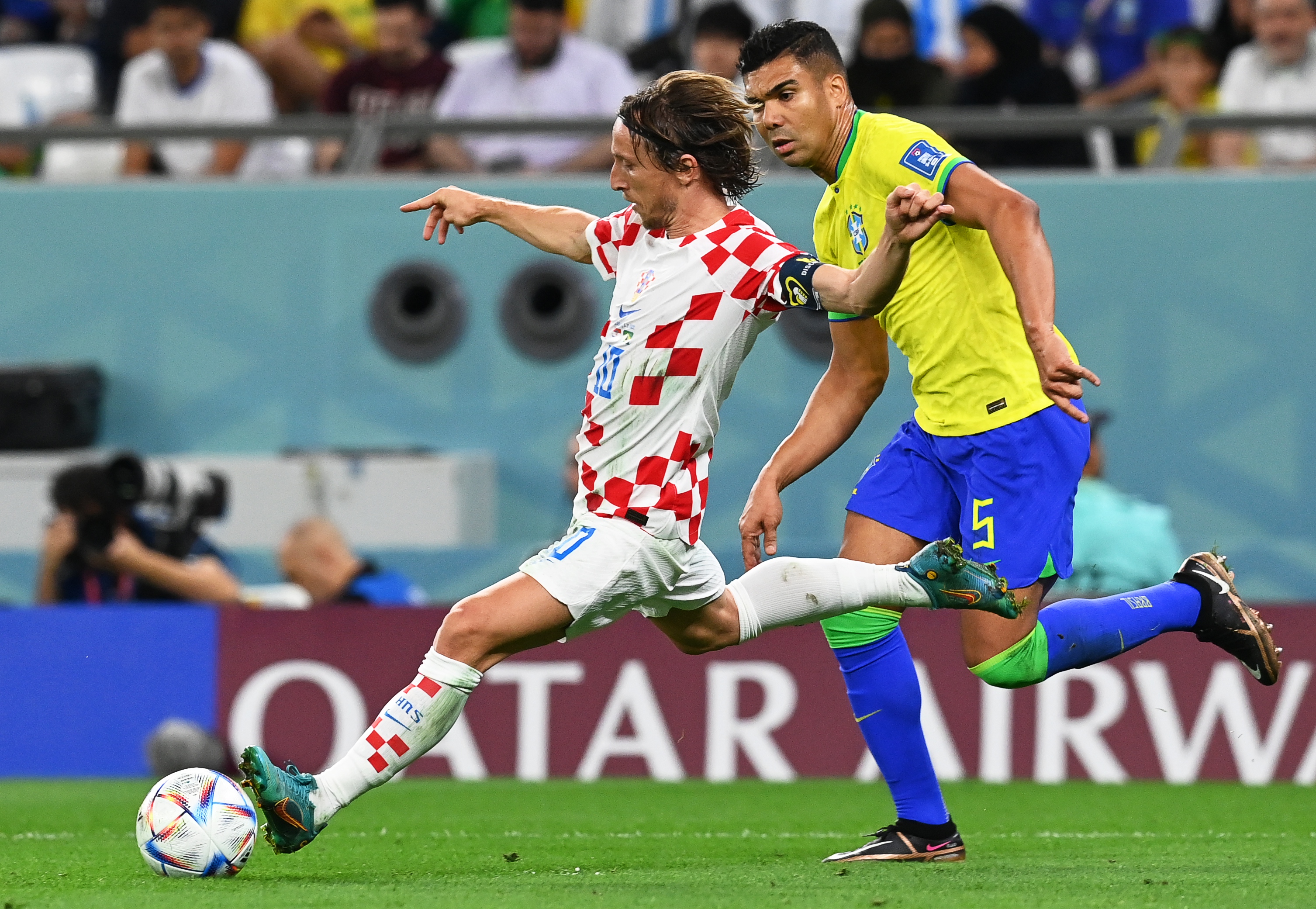 epa10357133 Luka Modric (L) of Croatia in action against Casemiro (R) of Brazil during the FIFA World Cup 2022 quarter final soccer match between Croatia and Brazil at Education City Stadium in Doha, Qatar, 09 December 2022.  EPA-EFE/Georgi Licovski