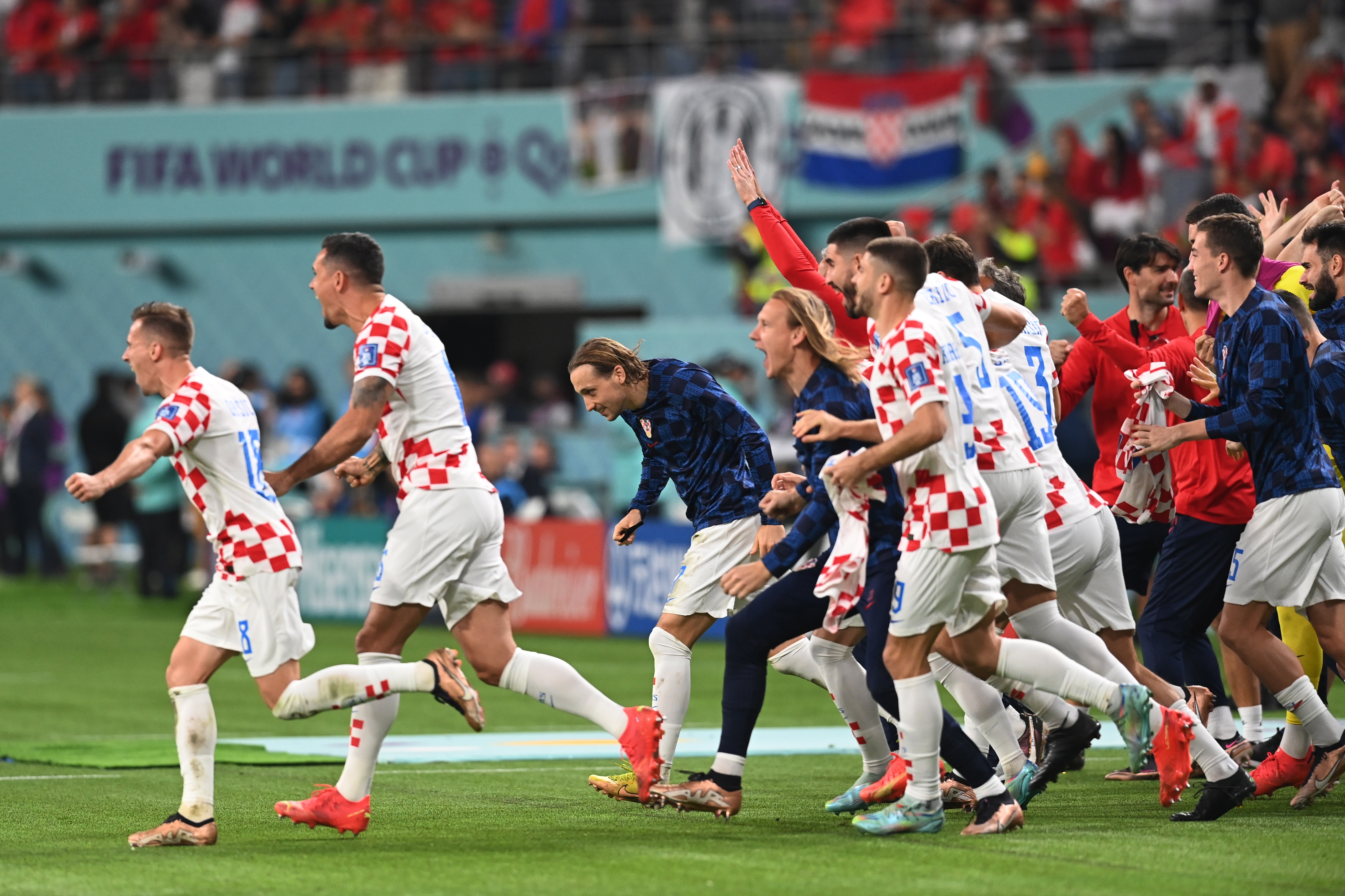 epa10370400 Players of Croatia celebrate after the FIFA World Cup 2022 third place soccer match between Croatia and Morocco at Khalifa International Stadium in Doha, Qatar, 17 December 2022.  EPA-EFE/Georgi Licovski