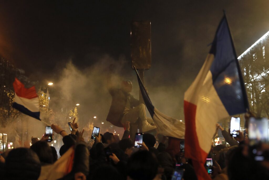 epa10372699 French supporters gather on the Champs Elysees during the FIFA World Cup 2022 final match between France and Argentina in Paris, France, 18 December 2022.  EPA-EFE/TERESA SUAREZ