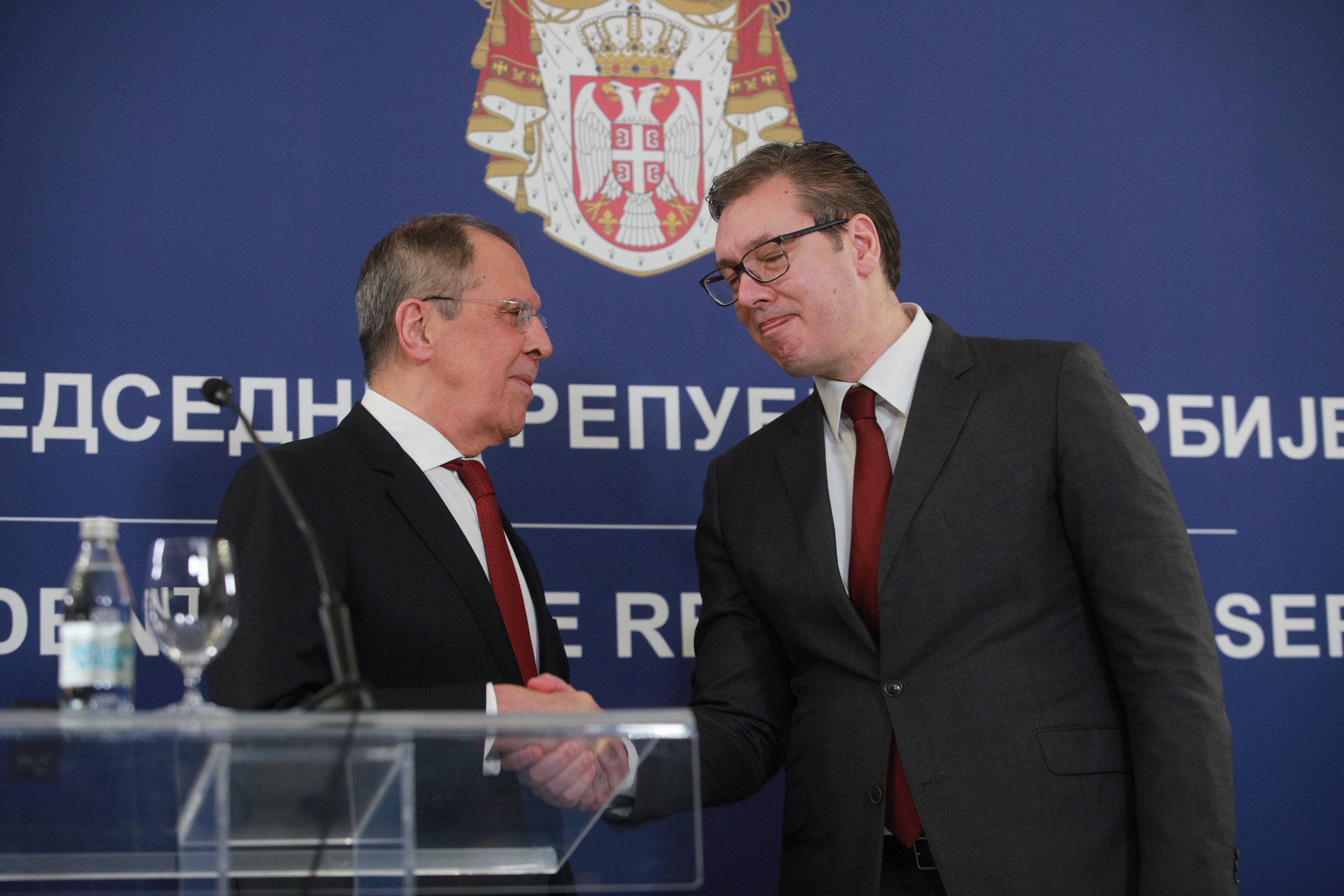 Beograd, 15.10.2020. - Predsednik Srbije Aleksandar Vucic (D) i ministar spoljnih poslova Rusije Sergej Lavrov (L) odrzali su konferenciju za novinare nakon sastanka, danas u vili Mir u Beogradu.  (BETAPHOTO/MILOS MISKOV/MO)