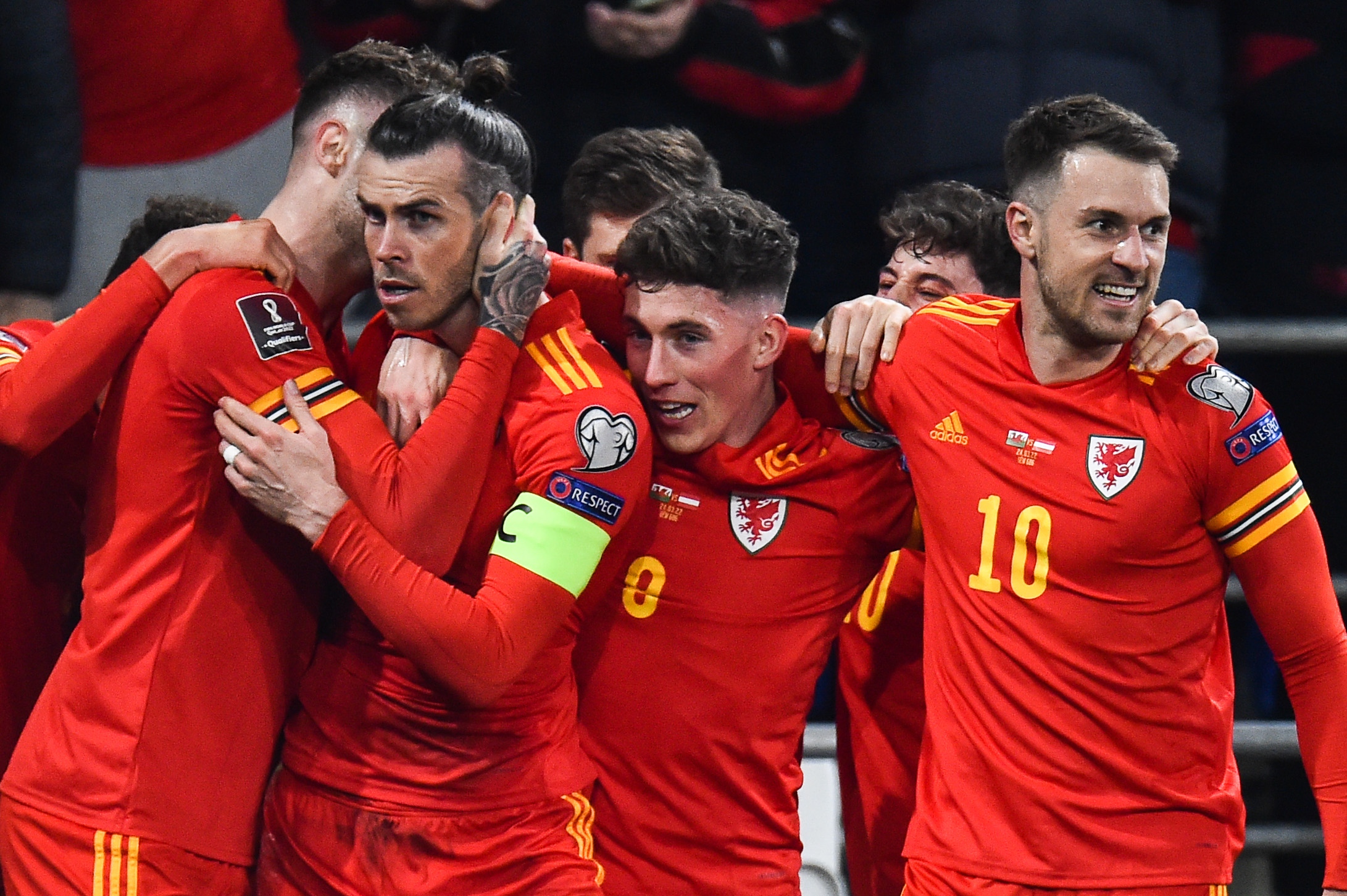 epa09847453 Gareth Bale (2-L) of Wales celebrates with team mates after scoring a goal during the FIFA World Cup 2022 qualification playoff soccer match between Wales and Austria in Cardiff, Britain, 24 March 2022.  EPA-EFE/PETER POWELL