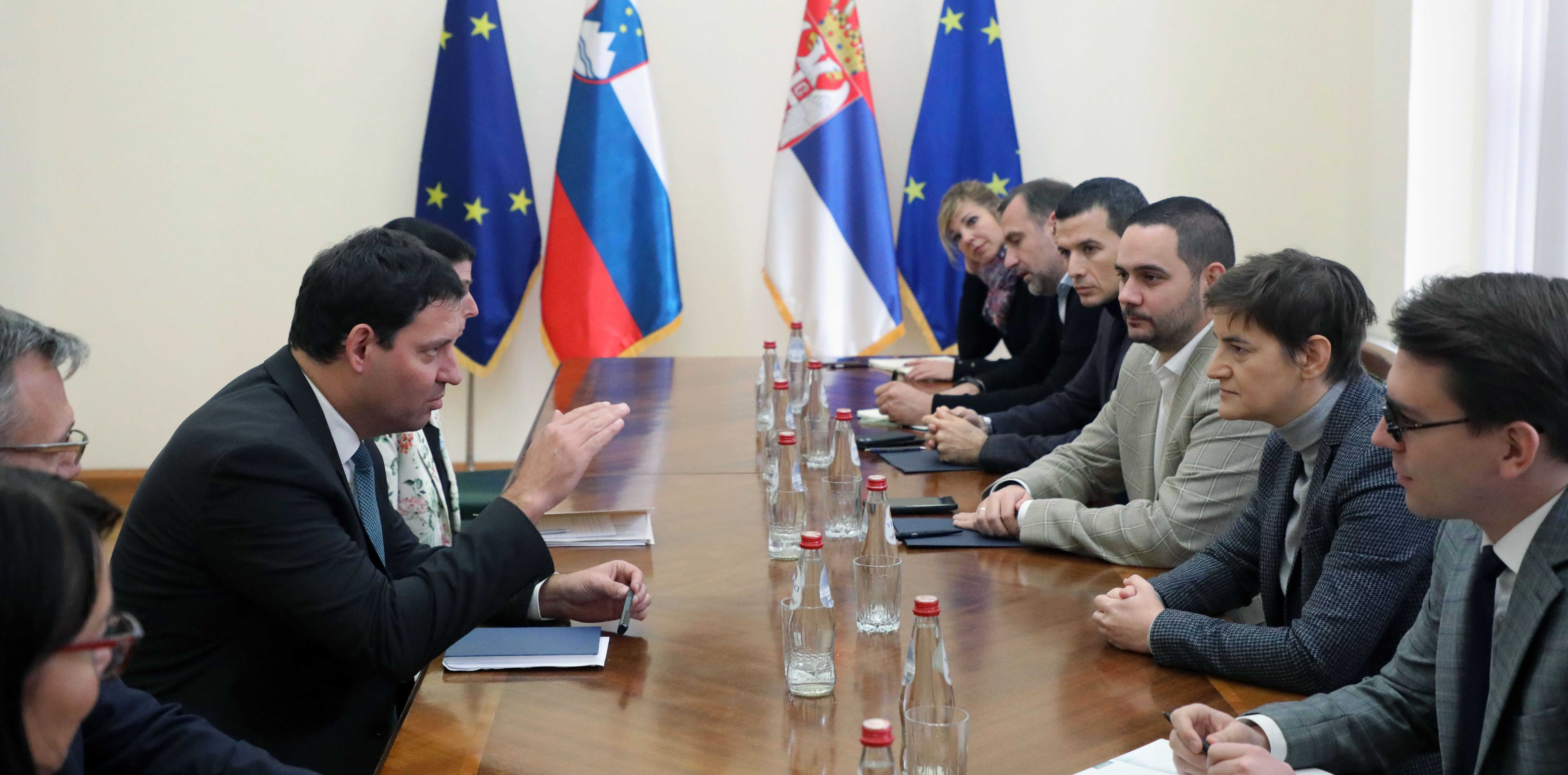Beograd, 11. oktobra 2022 - Predsednica Vlade Republike Srbije Ana Brnabic sastala se sa specijalnim izaslanikom Slovenije za Zapadni Balkan Anzejom Frangesom. FOTO TANJUG/ VLADA REPUBLIKE SRBIJE/SLOBODAN MILJEVIC/ bs