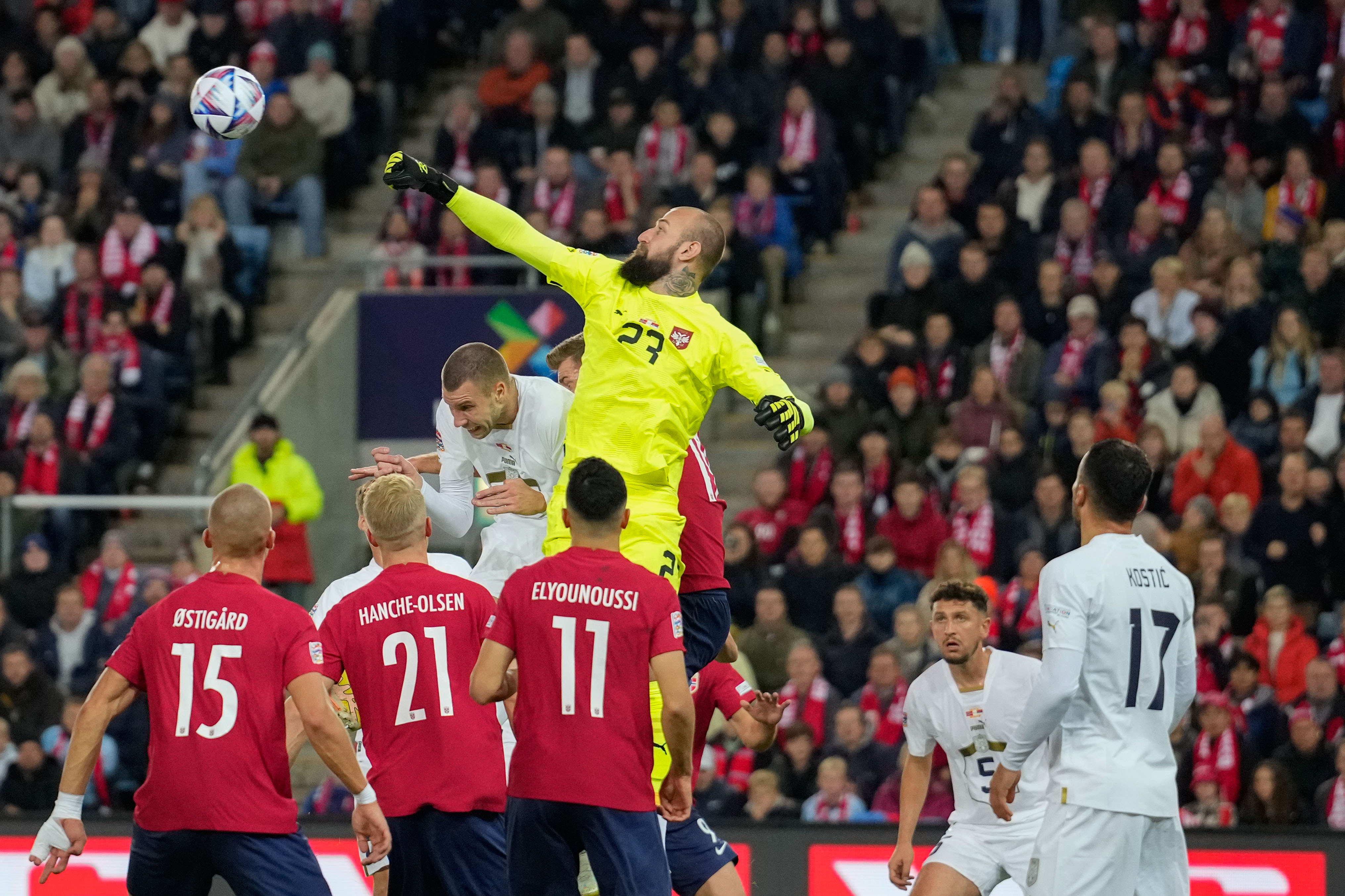 epa10210191 Serbia's goalkeeper Vanja Milinkovic-Savic (top) in action during the UEFA Nations League soccer match between Norway and Serbia at Ullevaal Stadium in Oslo, Norway, 27 September 2022.  EPA-EFE/Fredrik Varfjell  NORWAY OUT
