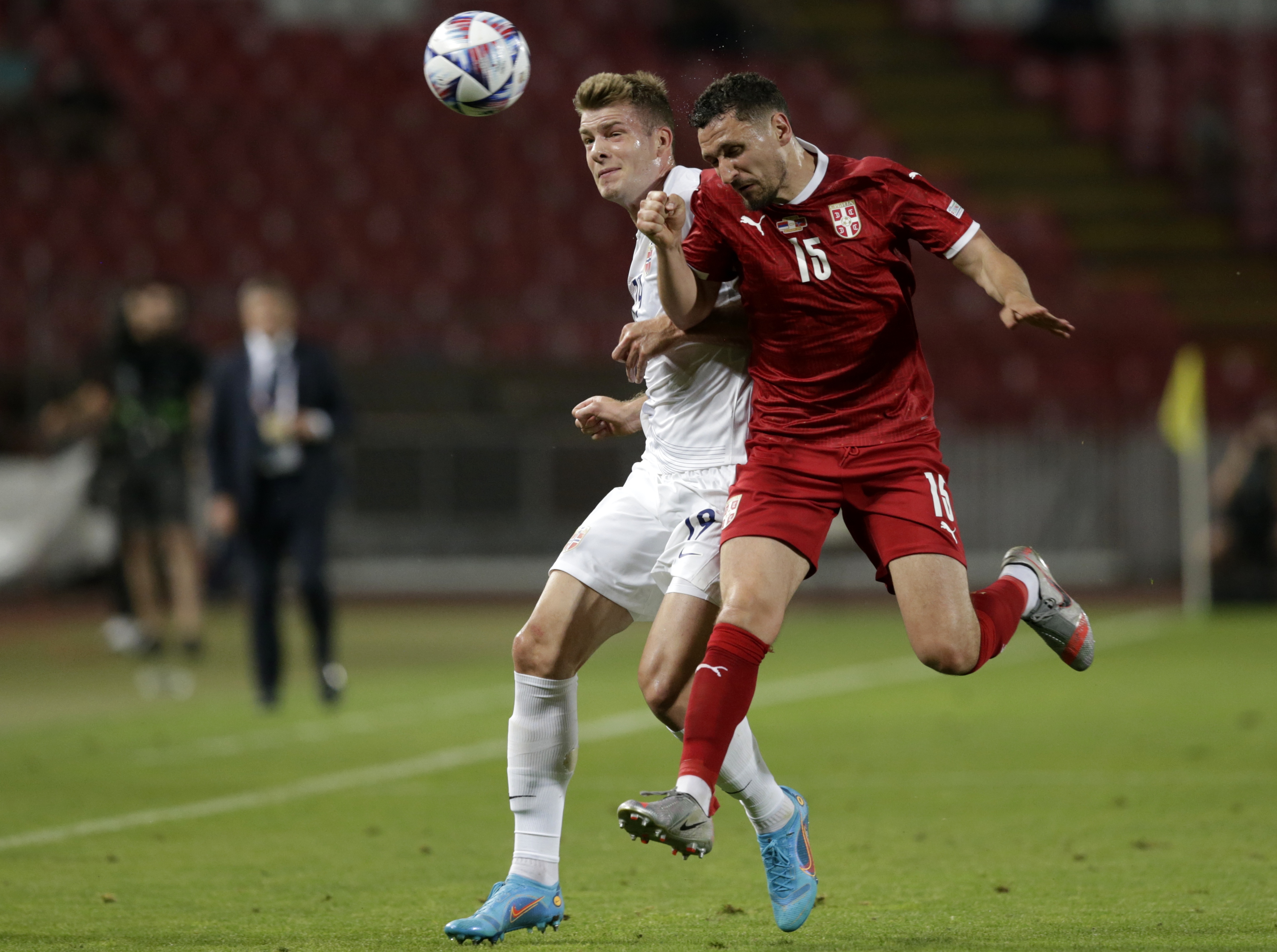 epa09992730 Serbia's Milos Veljkovic (R) in action against Norway's Alexander Sorloth (L) during the UEFA Nations League soccer match between Serbia and Norway in Belgrade, Serbia, 02 June 2022.  EPA-EFE/ANDREJ CUKIC