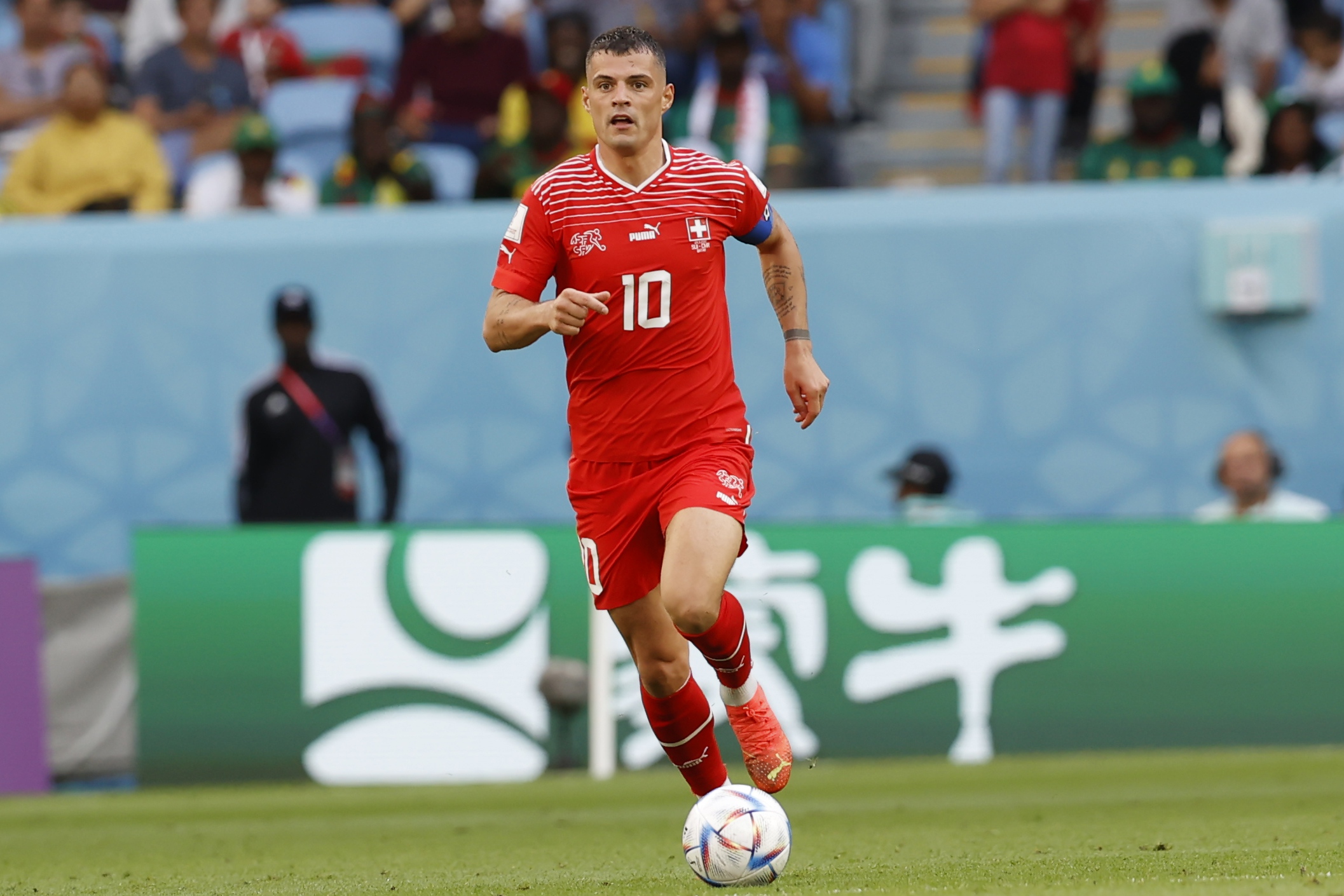 epa10324565 Granit Xhaka of Switzerland in action during the FIFA World Cup 2022 group G soccer match between Switzerland and Cameroon at Al Janoub Stadium in Al Wakrah, Qatar, 24 November 2022.  EPA-EFE/Rolex dela Pena