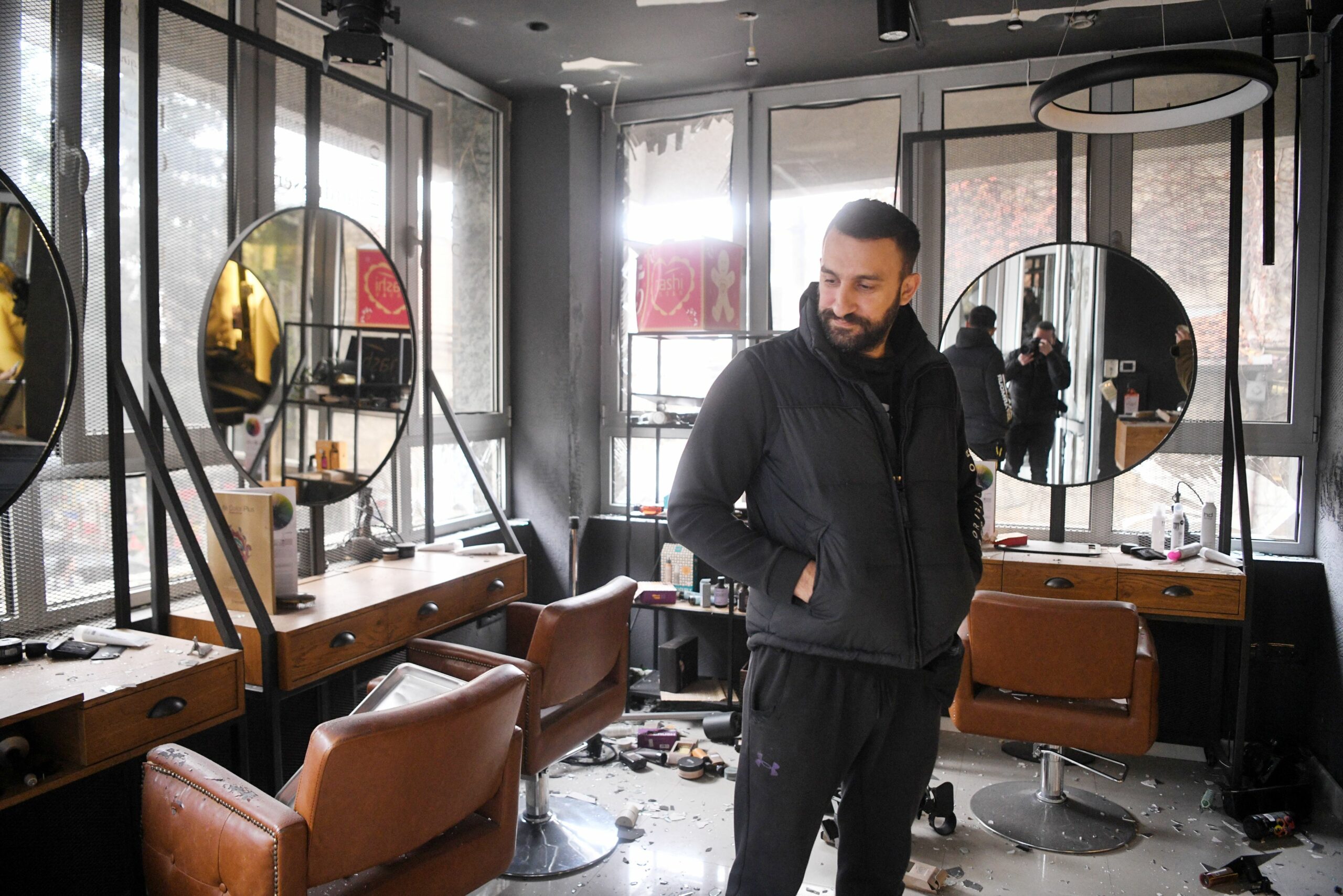 beograd 07.11.2022 braničevska ulica Bačena bomba na frizerski salon na Vračaru, vlasnik Nikola