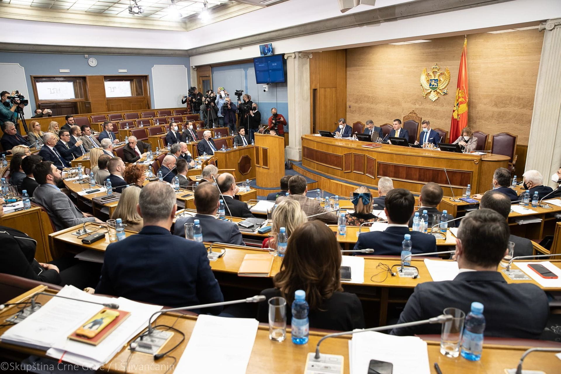 1643886642-img-4225-i_1920x1280