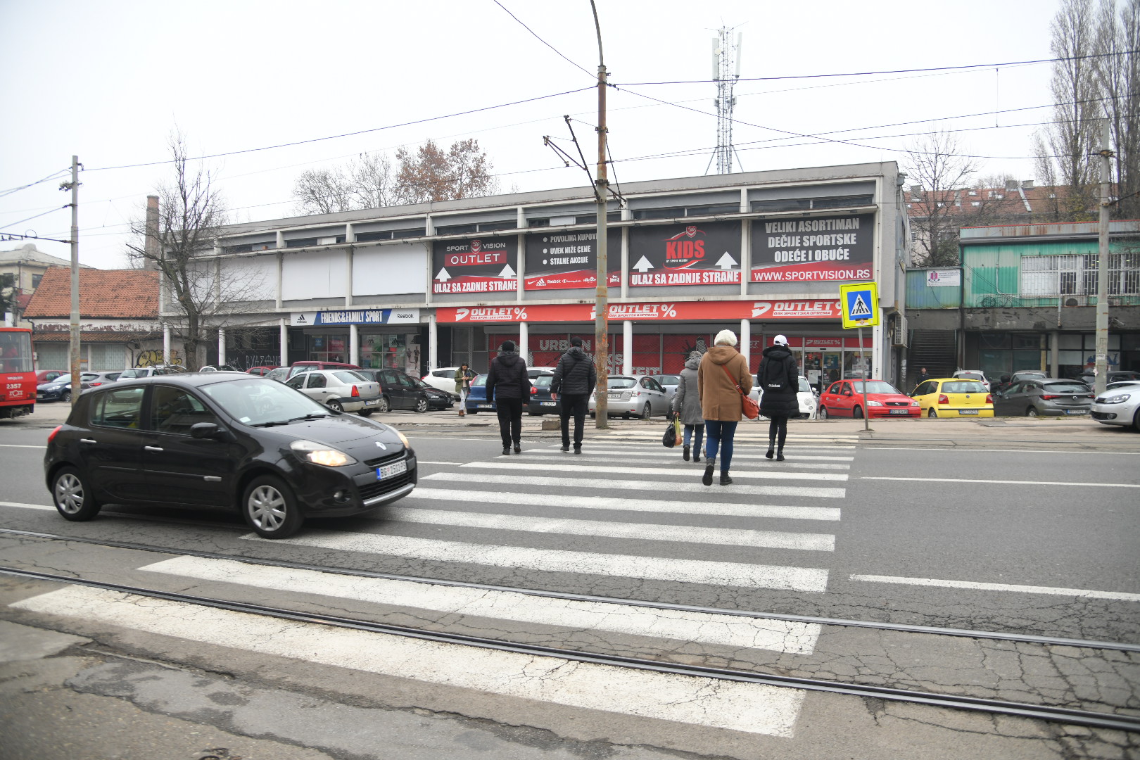 Beograd 08.12.2022. Mesto saobracajne nesrece na Bulevaru Kralja Aleksandra u kojoj je poginuo mladic a devojka povredjena, saobracajka, udes,