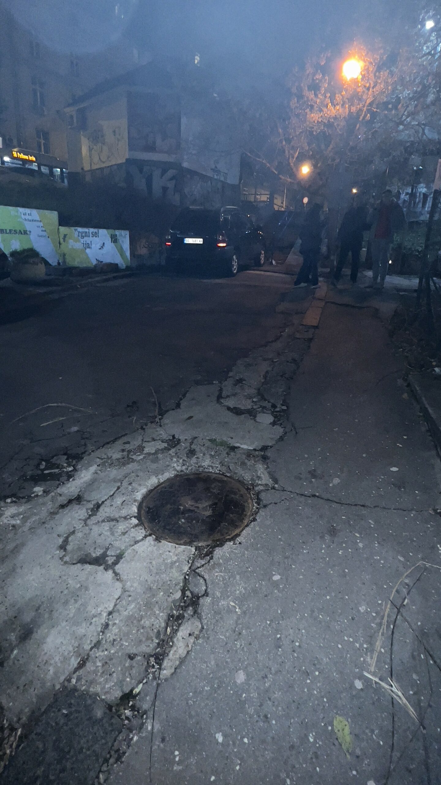 Šaht kod parkinga u ulici Kraljevića Marka