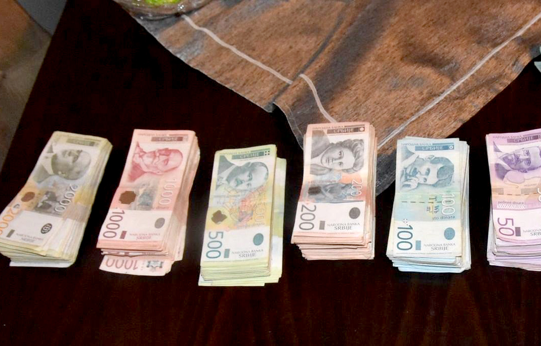 UHAPŠEN NIŠLIJA : OPLJAČKAO KAZINO, RADNICU ZAKLJUČAO PA ODNEO SKORO POLA MILIONA