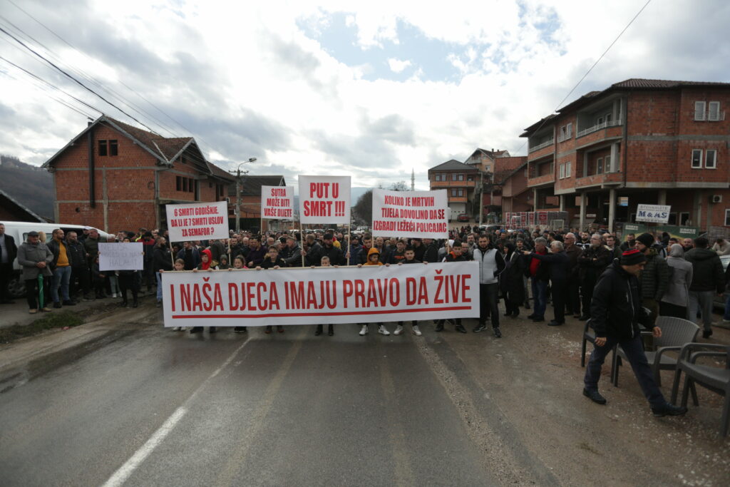 1671282459-novi-pazar-protest-5-1024x683.jpeg