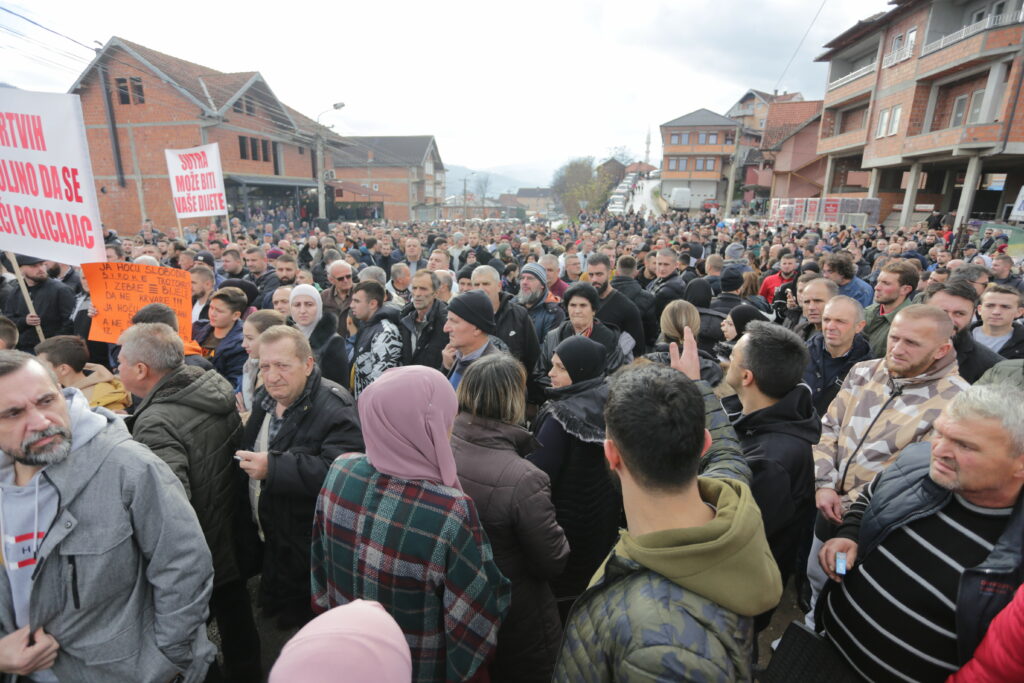 1671282536-novi-pazar-protest-7-1024x683.jpeg