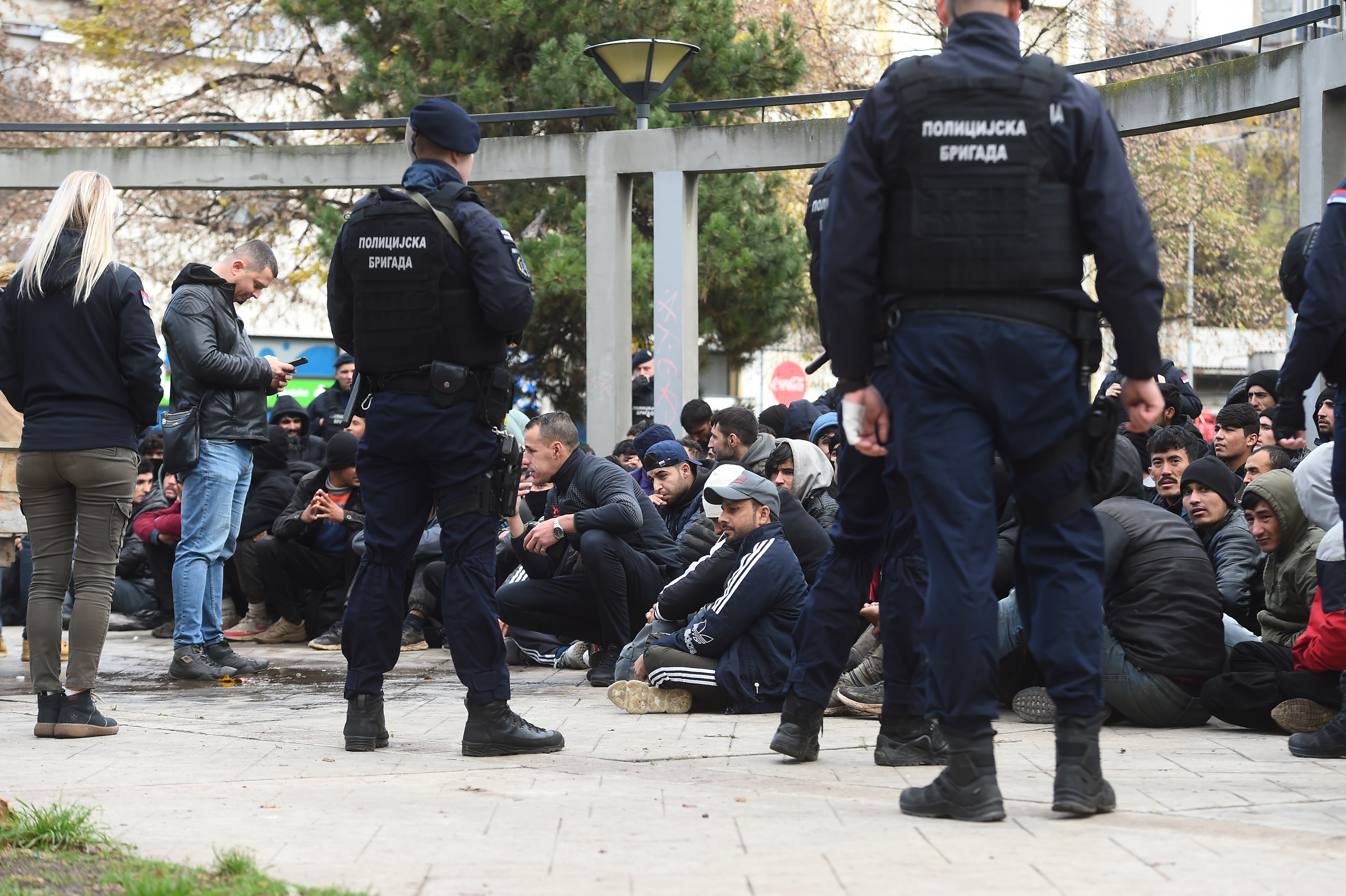 Beograd, 25. novembra 2022.- Policijska akcija privodjenja migranata. FOTO TANJUG/ STRAHINJA ACIMOVIC/ nr