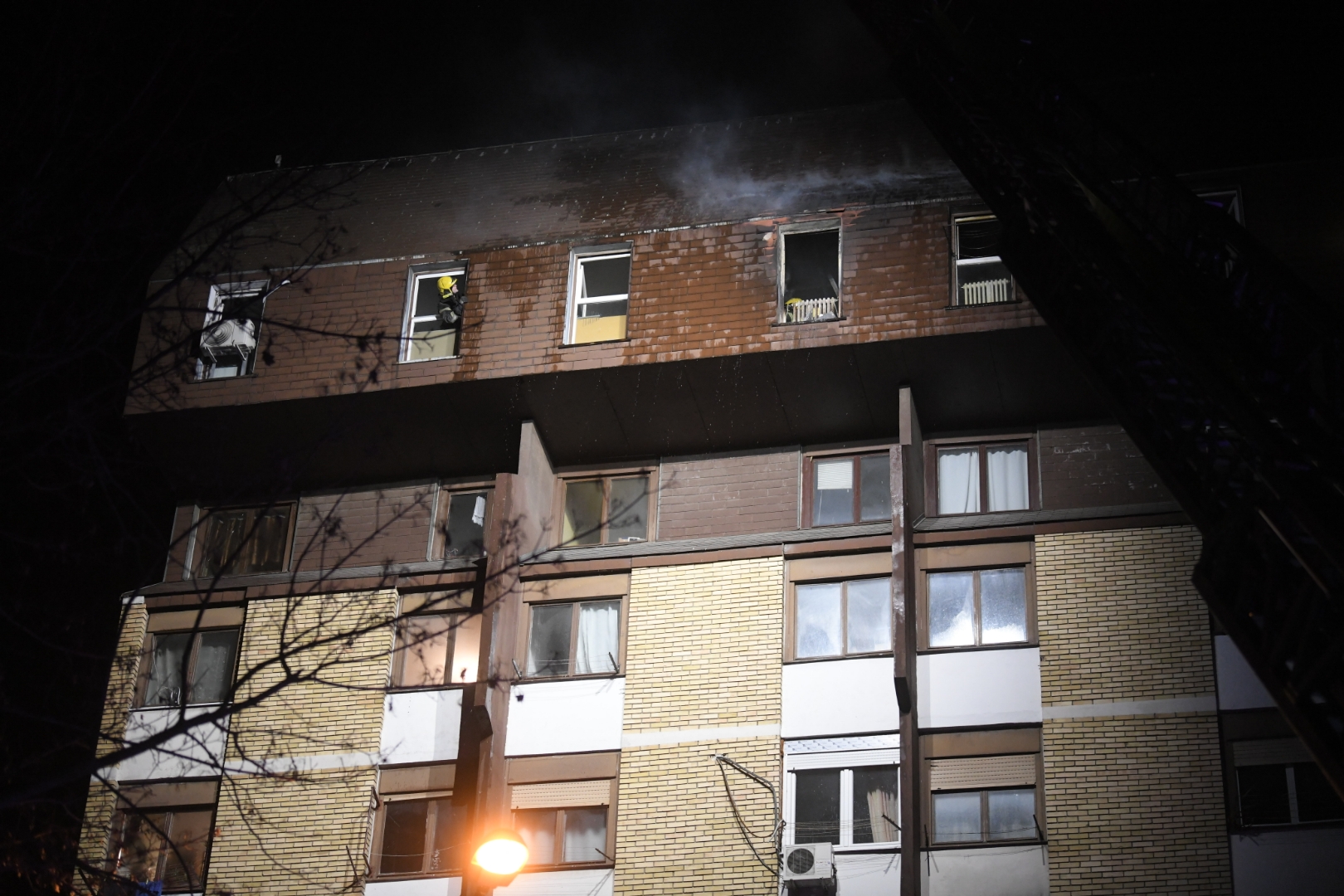 Beograd 19.12.2022. Požar u Železniku, Železnik, hronika Foto: Dragan Mujan/Nova.rs