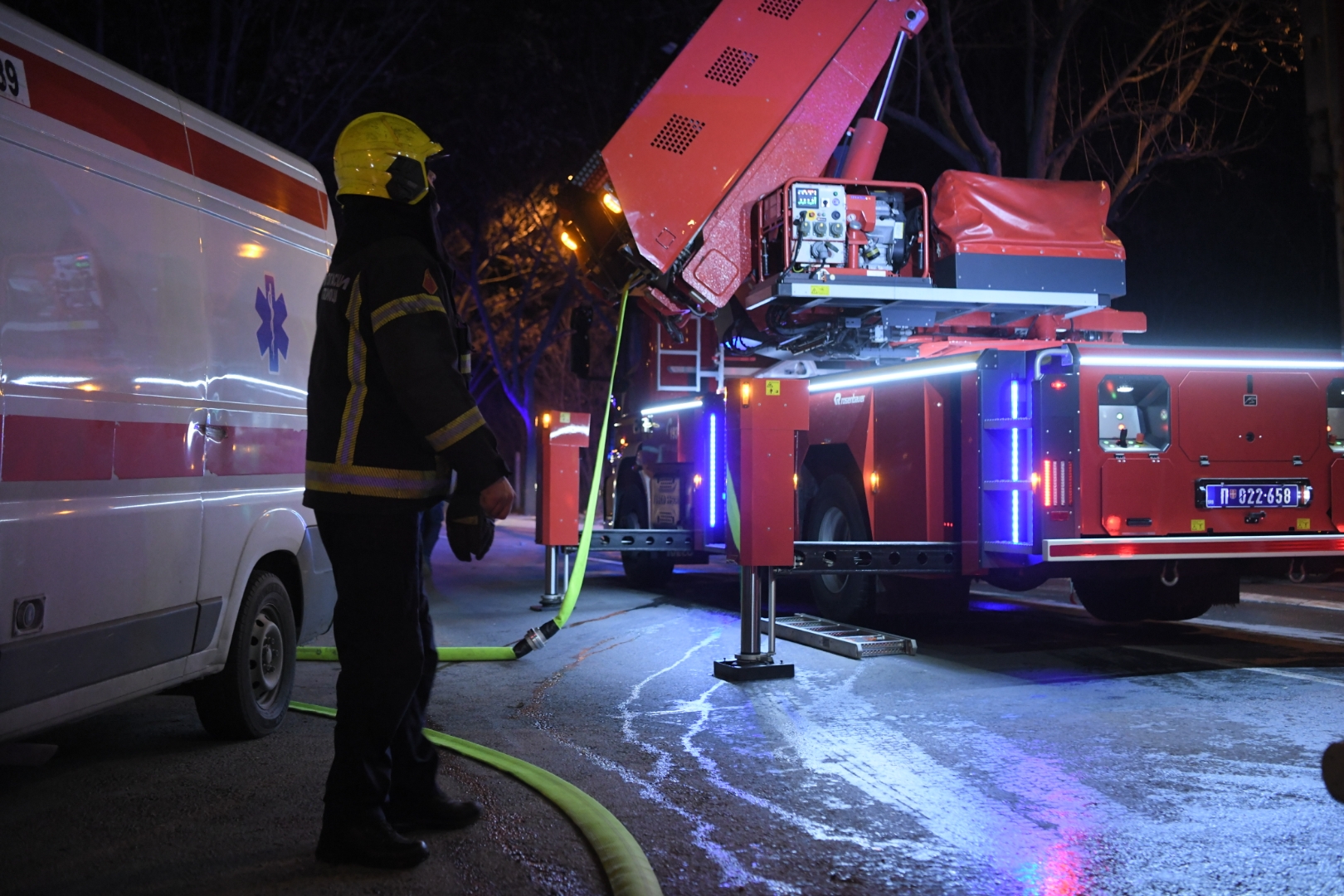 Beograd 19.12.2022. Požar u Železniku, Železnik, hronika Foto: Dragan Mujan/Nova.rs