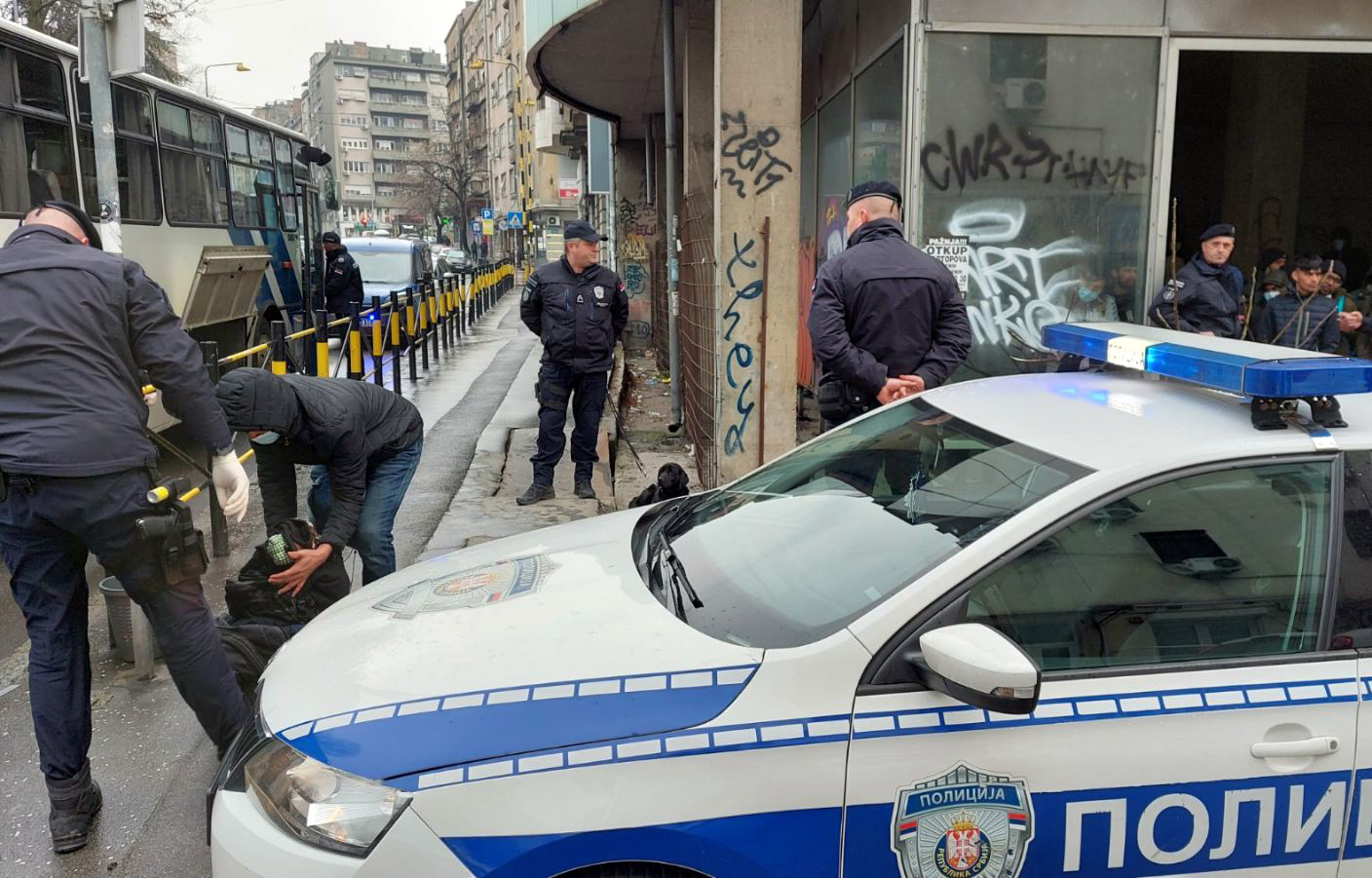 POLICIJA SA ILEGALNIM MIGRANTIMA