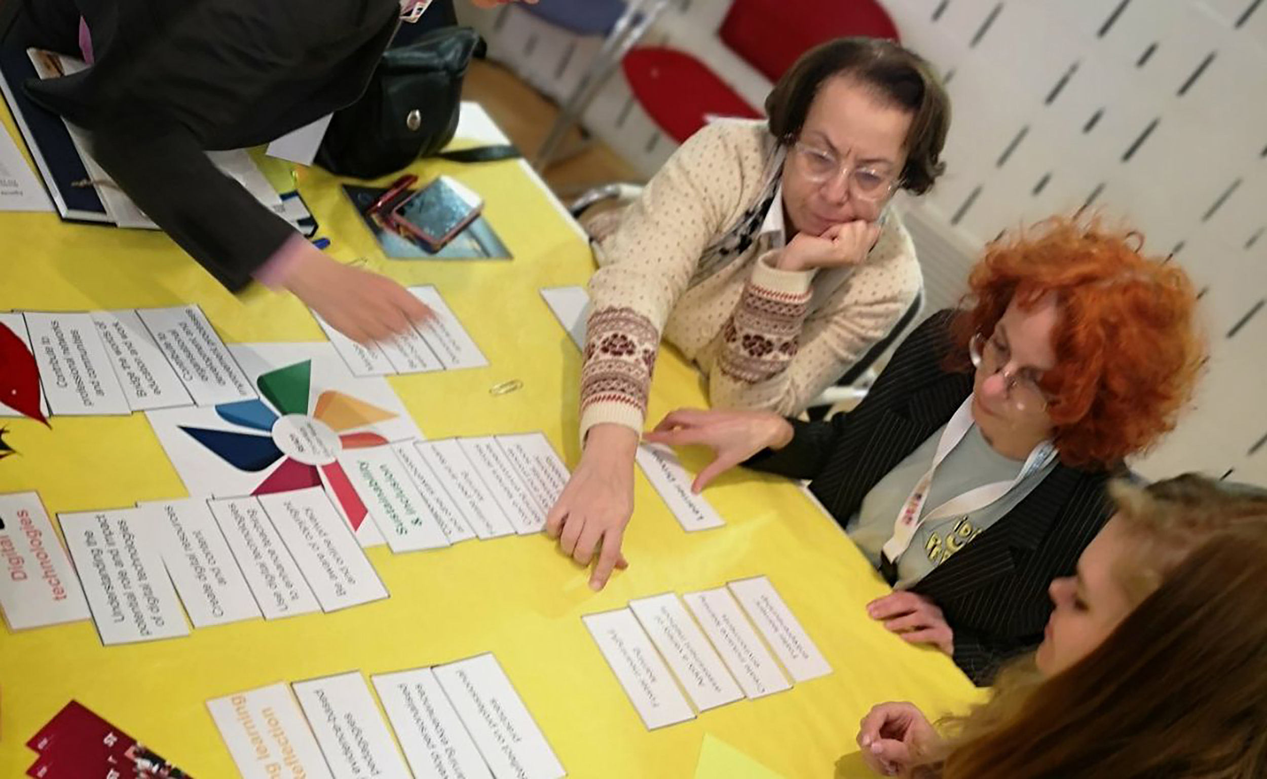 profesorka informatike iz Kragujevca dobila značajnu  nagradu na svetskom konkursu za inovativnost u nastavi
Profesorka Katarina sa učenicima osmislila igricu za bezbednost na internetu i oduševili svet. Osvojili drugo mesto među 750 radova