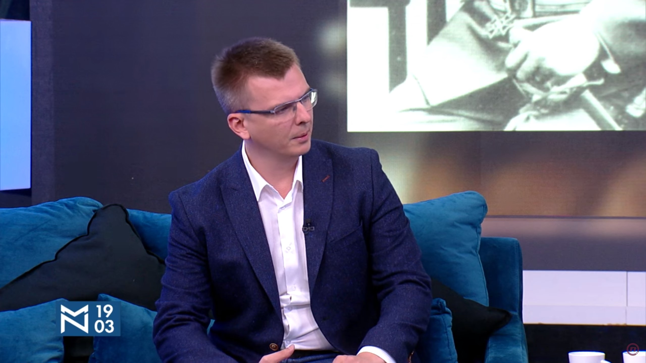1. tema – Istorijske rehabilitacije: Obnavljanje podela – gosti Aleksandar Olenik i Miloš Parandilović, prilog, emisija Među nama, Medju nama Foto: Nova S