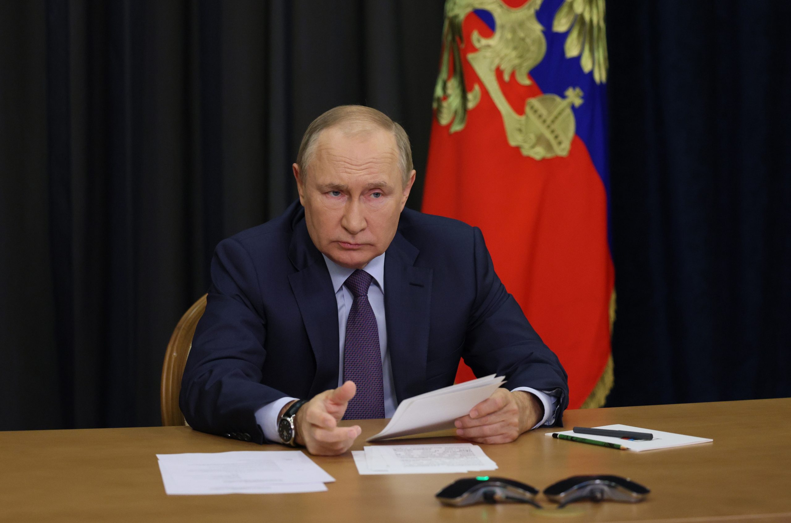 epa10209147 Russian President Vladimir Putin chairs a meeting on agriculture issues via teleconference call, in Sochi, Russia, 27 September 2022.  EPA-EFE/GAVRIIL GRIGOROV / SPUTNIK / KREMLIN POOL MANDATORY CREDIT