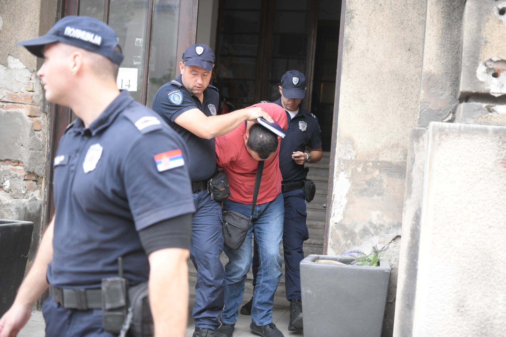 Beograd 04.09.2022. Ubadanje nožem, Admirala Geprata, privođenje napadača Foto: Dragan Mujan/Nova.rs