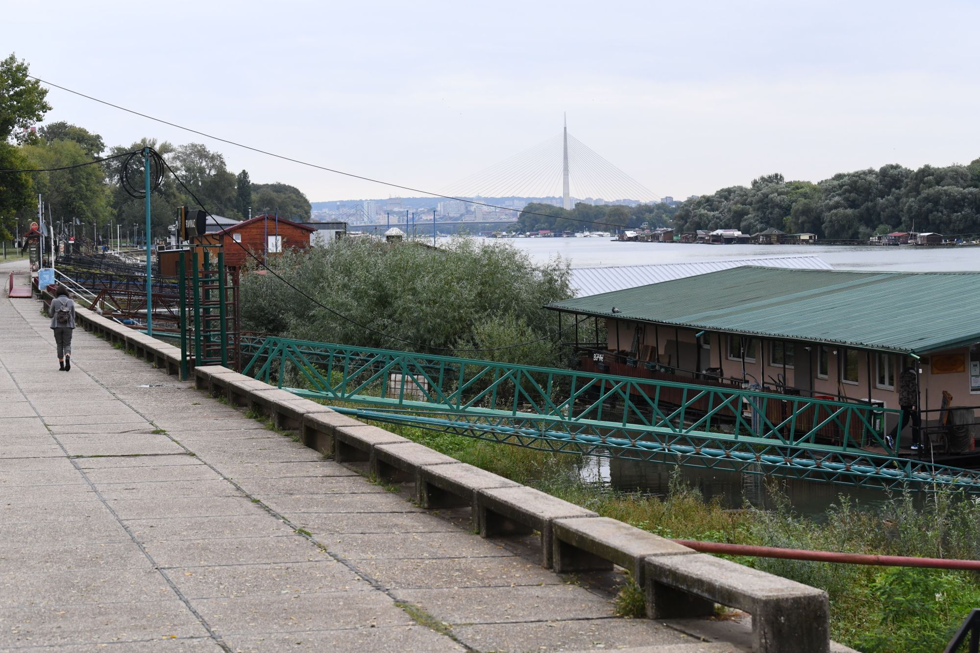 Beograd, 08.10.2020.  Savski nasip, Savski kej, splavovi, kućice na Savi Foto: Goran Srdanov/Nova.rs